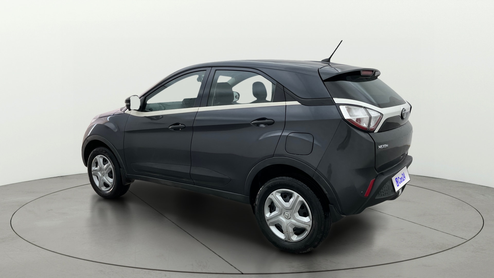 View 2019 Tata Nexon Revotron XMA AMT Image 2 Used 2019 Tata Nexon Revotron XMA AMT Image 2
