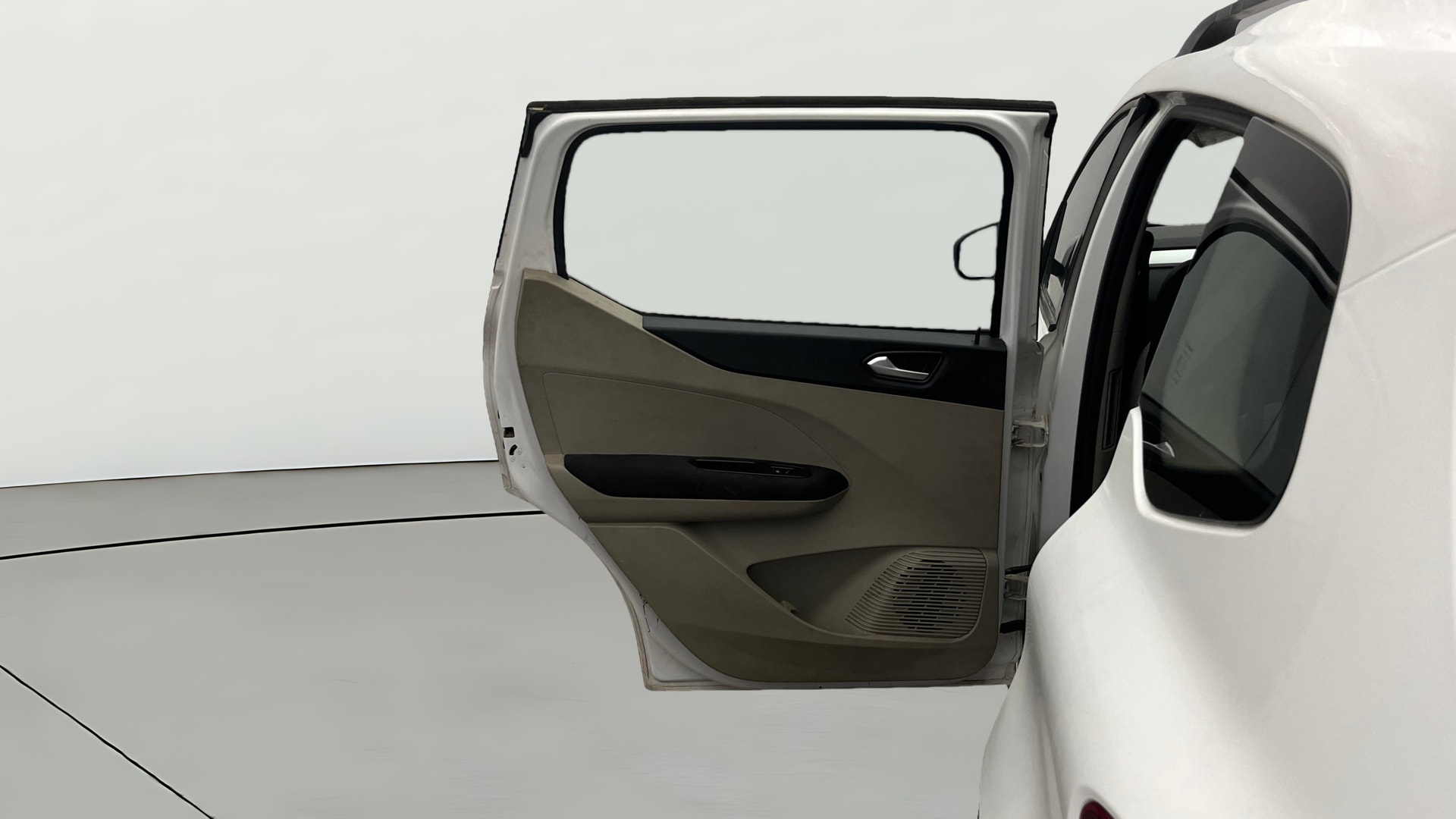 View 2019 Renault Triber RXZ Image 15 Used 2019 Renault Triber RXZ Image 15