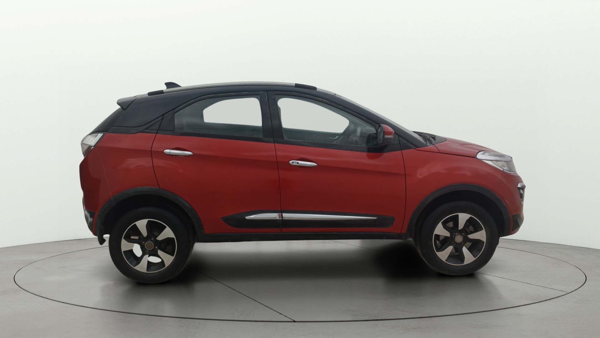 View 2018 Tata Nexon Revotron XE Image 8 Used 2018 Tata Nexon Revotron XE Image 8