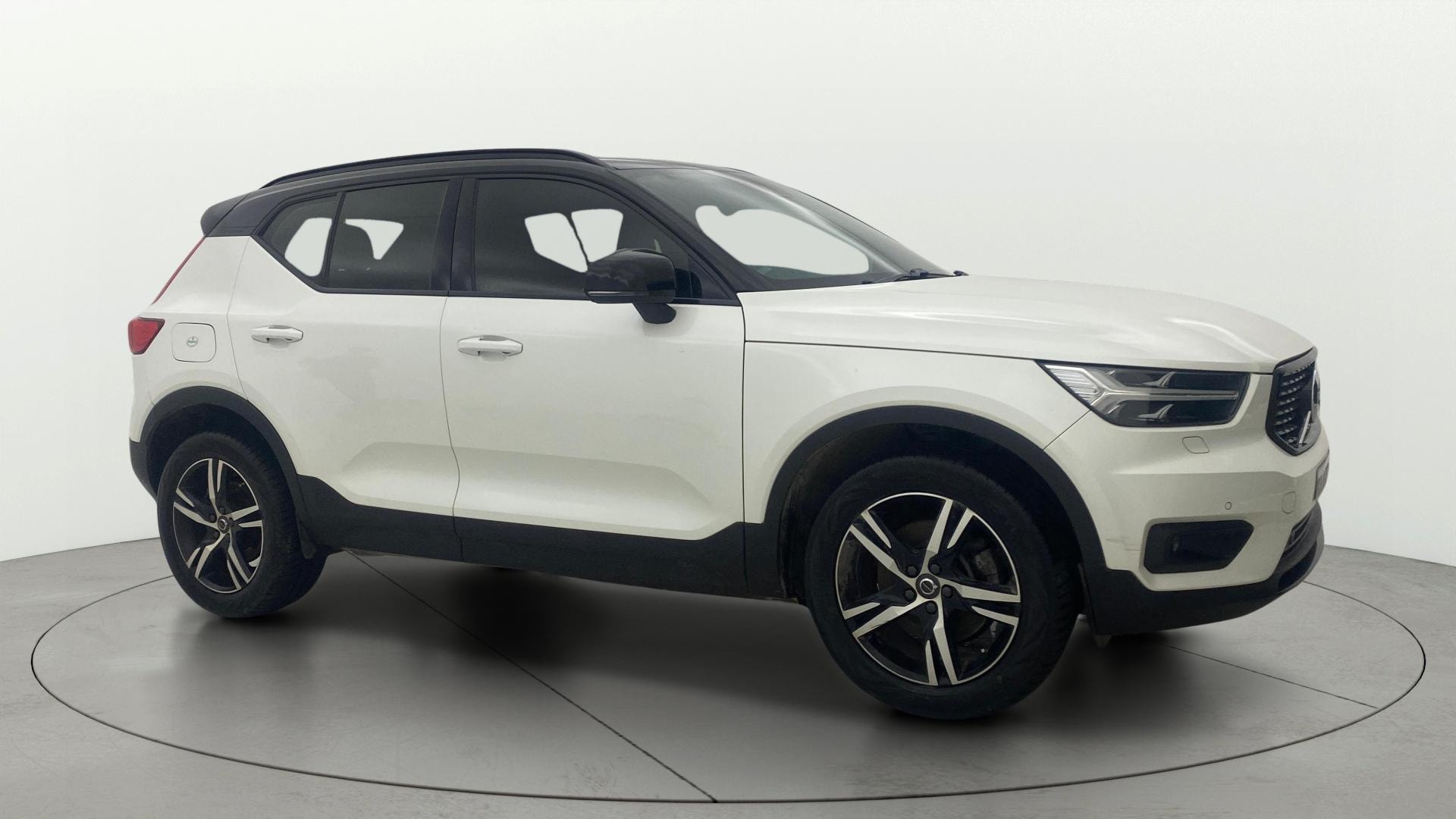 View 2020 Volvo XC40 D4 R-Design Image 23 Used 2020 Volvo XC40 D4 R-Design Image 23