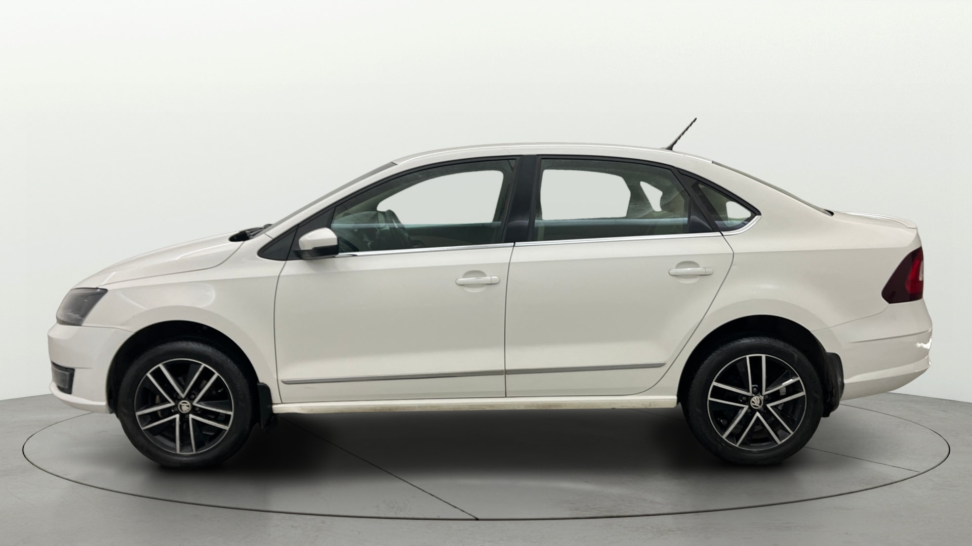 View 2020 Skoda Rapid 1.5 TDI CR Active BS IV Image 5 Used 2020 Skoda Rapid 1.5 TDI CR Active BS IV Image 5