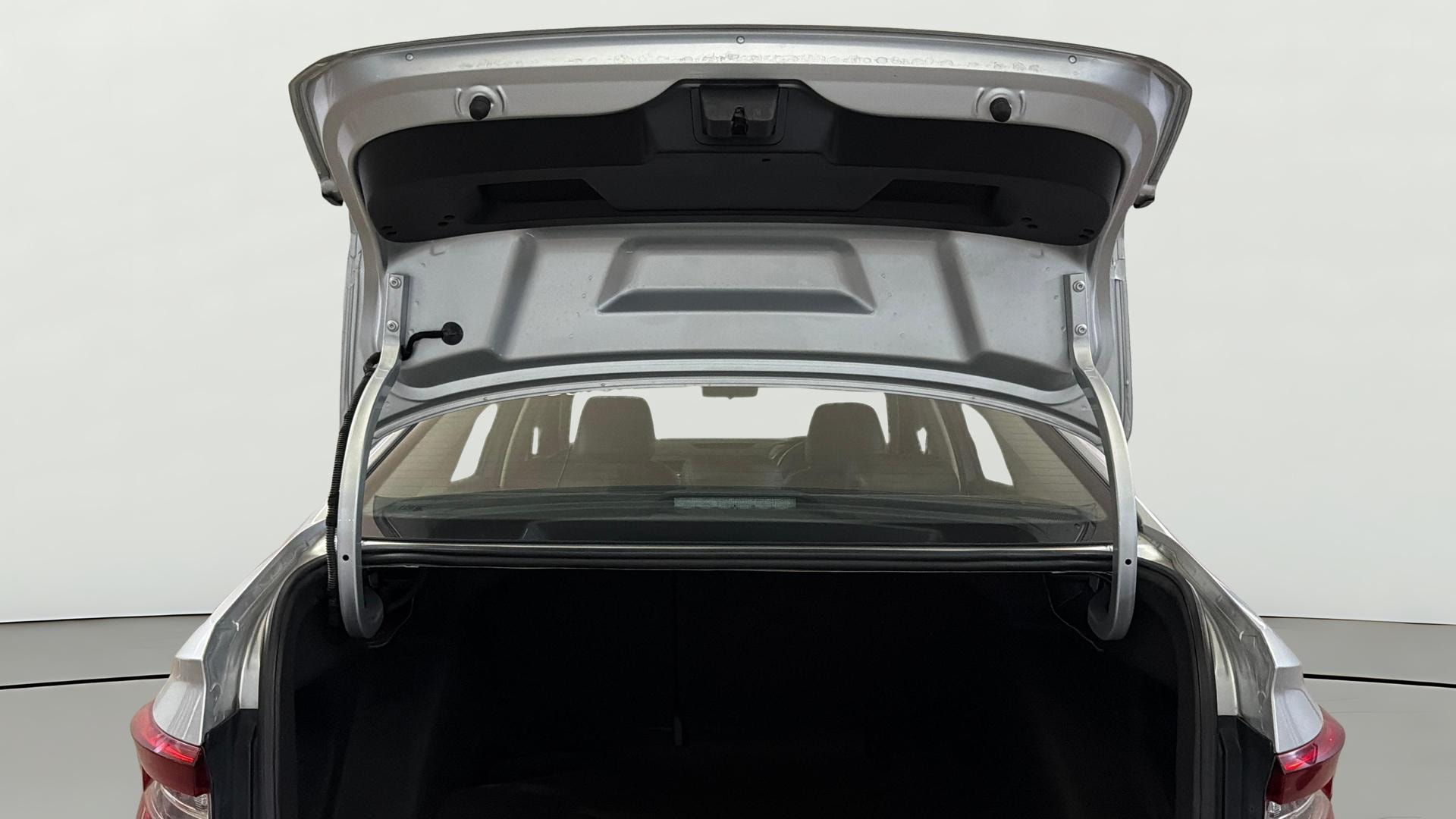 View 2022 Skoda Slavia Ambition 1.0 TSI MT Image 16 Used 2022 Skoda Slavia Ambition 1.0 TSI MT Image 16