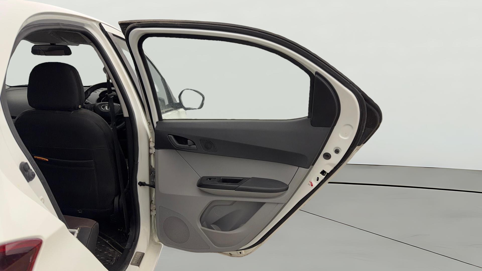 View 2022 Tata Tiago Revotorq XB Image 7 Used 2022 Tata Tiago Revotorq XB Image 7