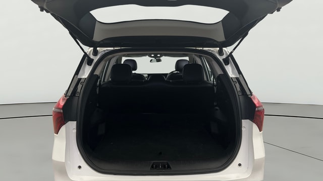 View Mahindra XUV700 Image 40 Used Mahindra XUV700 Image 40