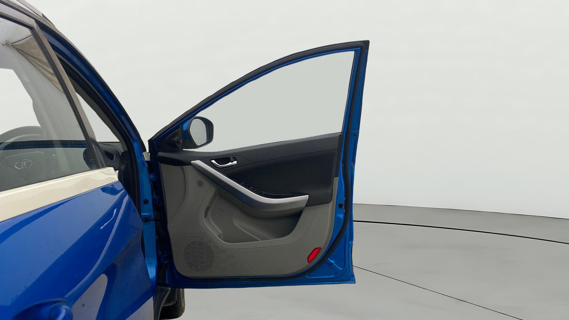 View 2017 Tata Nexon Revotron XE Image 46 Used 2017 Tata Nexon Revotron XE Image 46