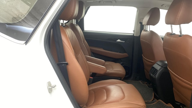 View MG Hector Plus Image 38 Used MG Hector Plus Image 38