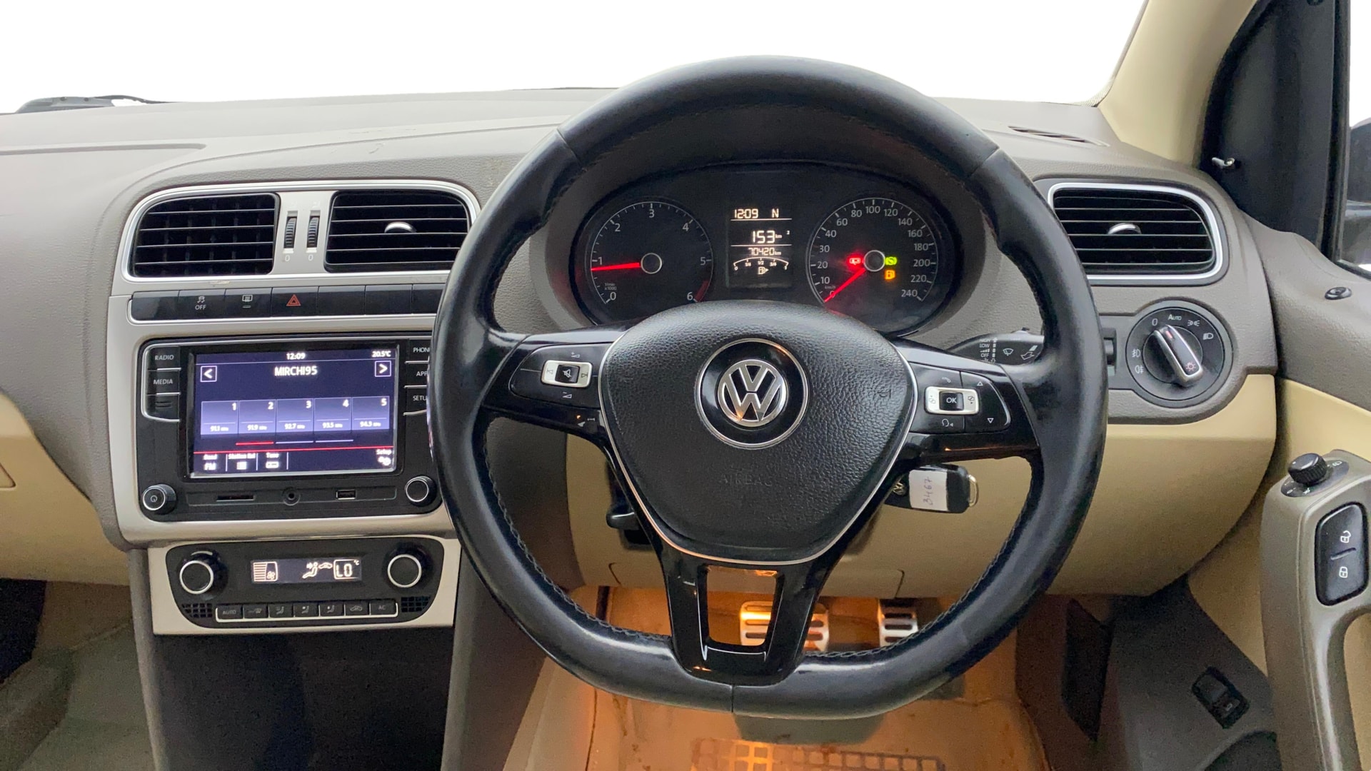 View 2015 Volkswagen Vento 1.2 L TSI Comfortline Petrol AT Image 13 Used 2015 Volkswagen Vento 1.2 L TSI Comfortline Petrol AT Image 13