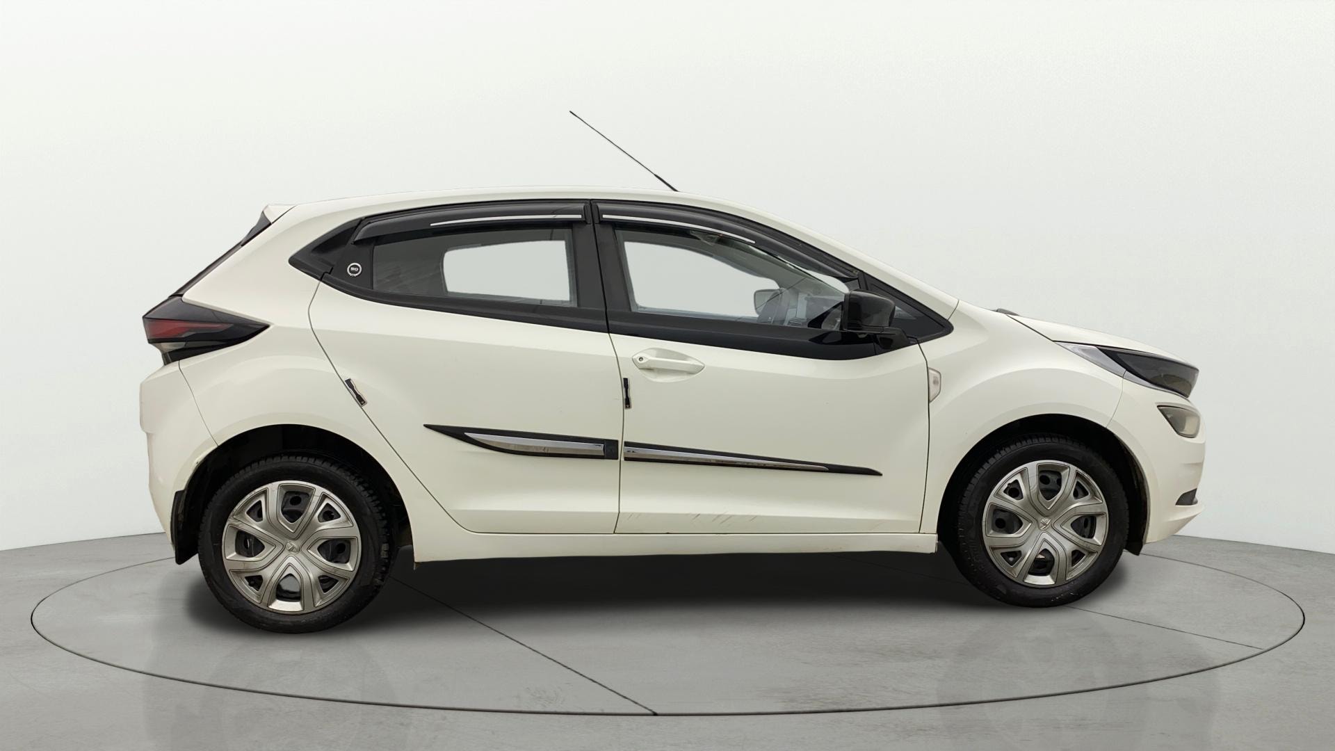 View 2023 Tata Altroz XZ Petrol Image 8 Used 2023 Tata Altroz XZ Petrol Image 8