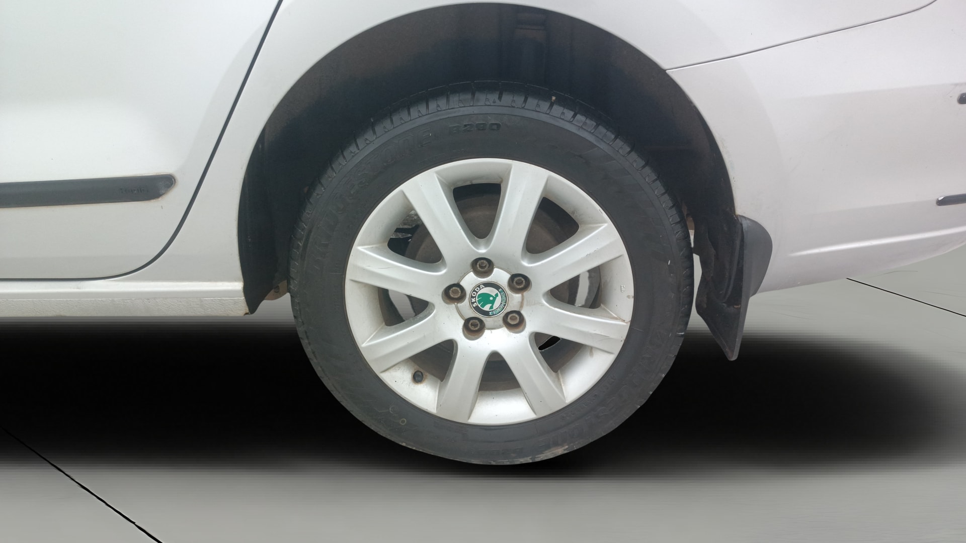 View 2013 Skoda Rapid 1.6 MPI Ambition Petrol BS IV Image 11 Used 2013 Skoda Rapid 1.6 MPI Ambition Petrol BS IV Image 11
