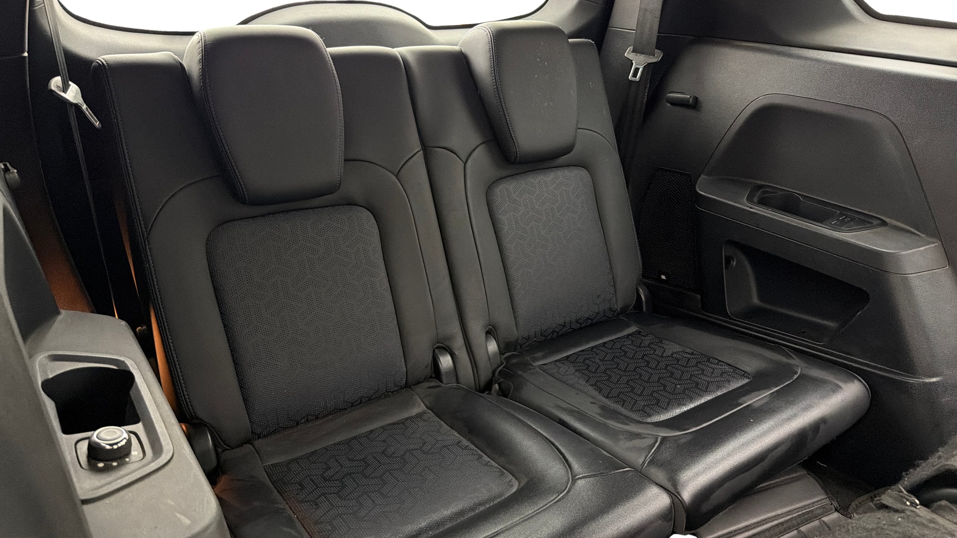 View 2023 Tata Safari XZA Plus Dark Image 10 Used 2023 Tata Safari XZA Plus Dark Image 10