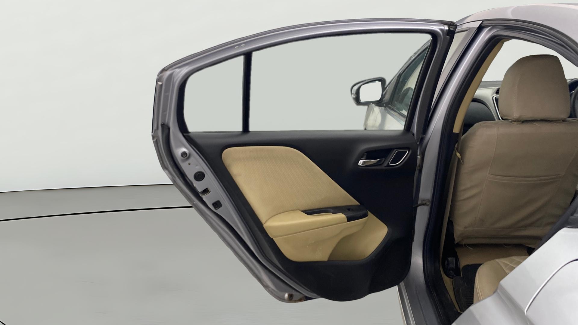 View 2021 Honda City ZX MT Diesel Anniversary Edition Image 23 Used 2021 Honda City ZX MT Diesel Anniversary Edition Image 23