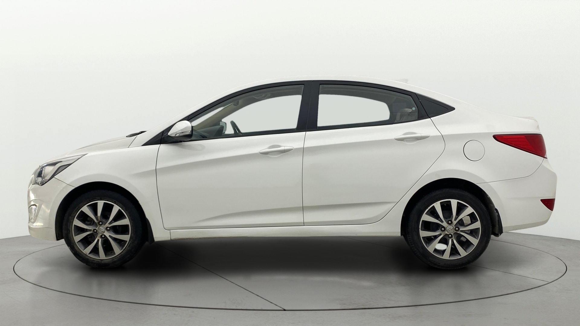 View 2017 Hyundai Fluidic Verna 1.6 VTVT SX Image 5 Used 2017 Hyundai Fluidic Verna 1.6 VTVT SX Image 5