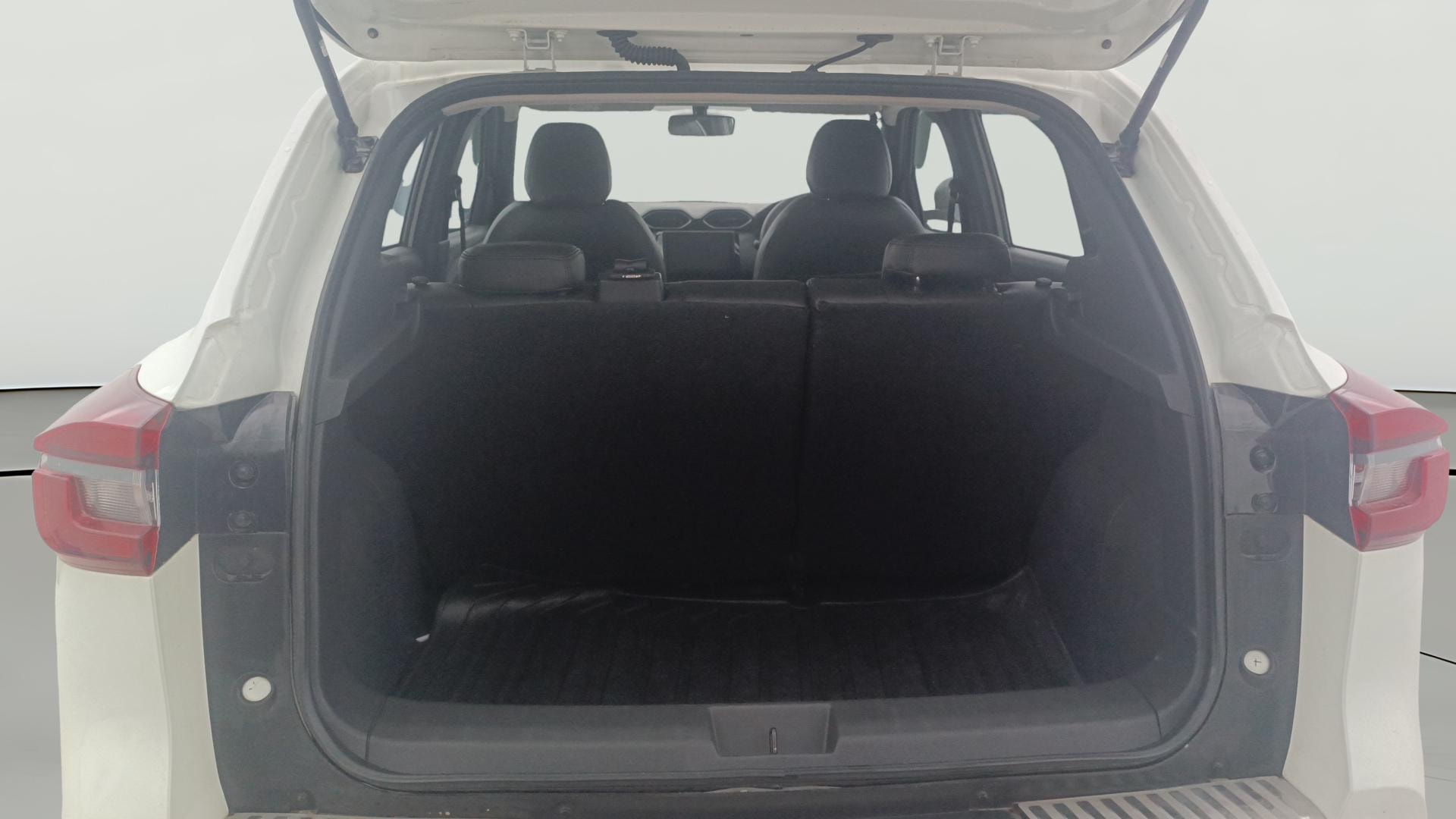 View 2025 Nissan Magnite Acenta B4D 1.0 Petrol AMT Image 37 Used 2025 Nissan Magnite Acenta B4D 1.0 Petrol AMT Image 37