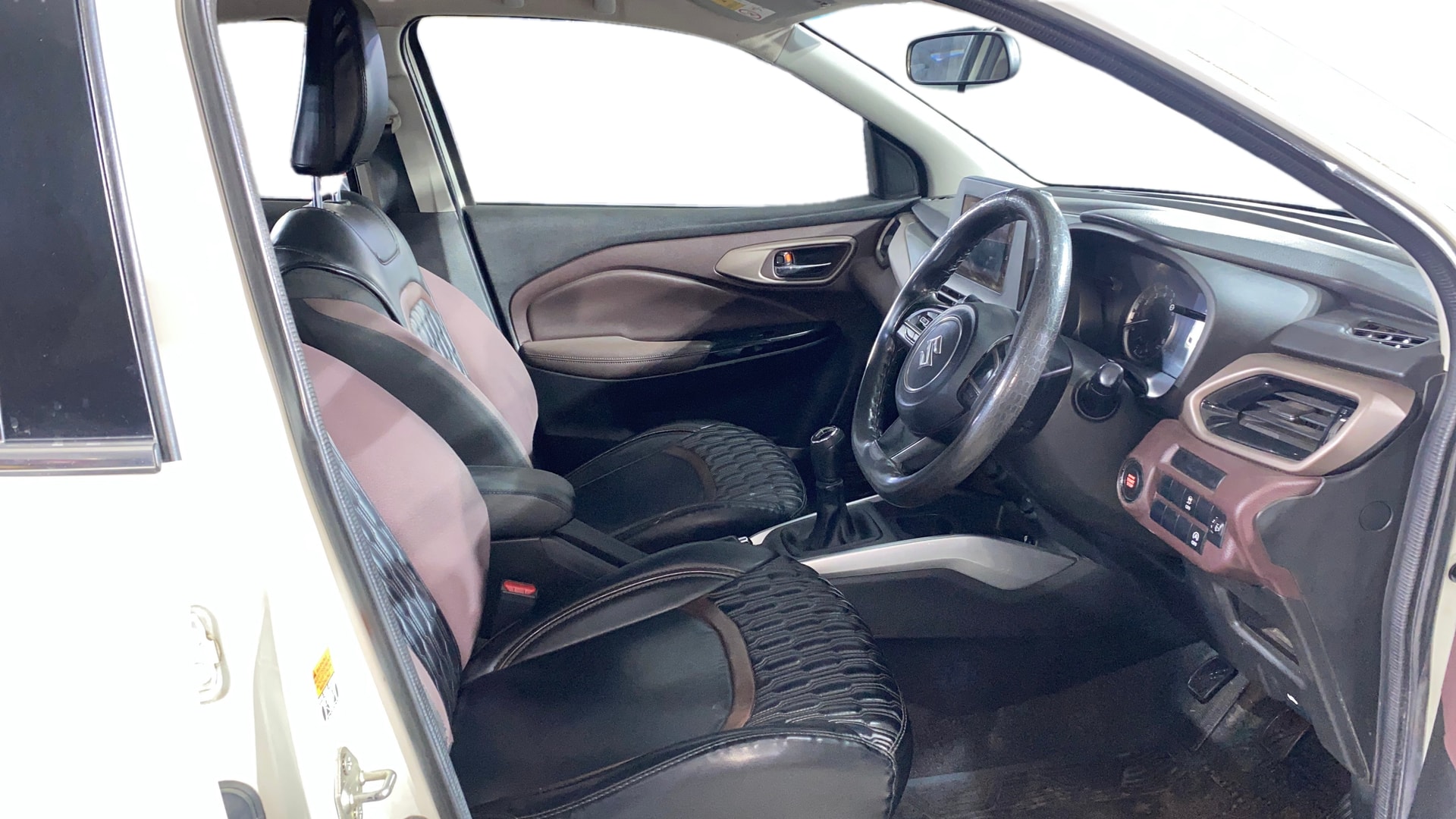 View 2023 Maruti Suzuki 1000 Base Variant Image 26 Used 2023 Maruti Suzuki 1000 Base Variant Image 26