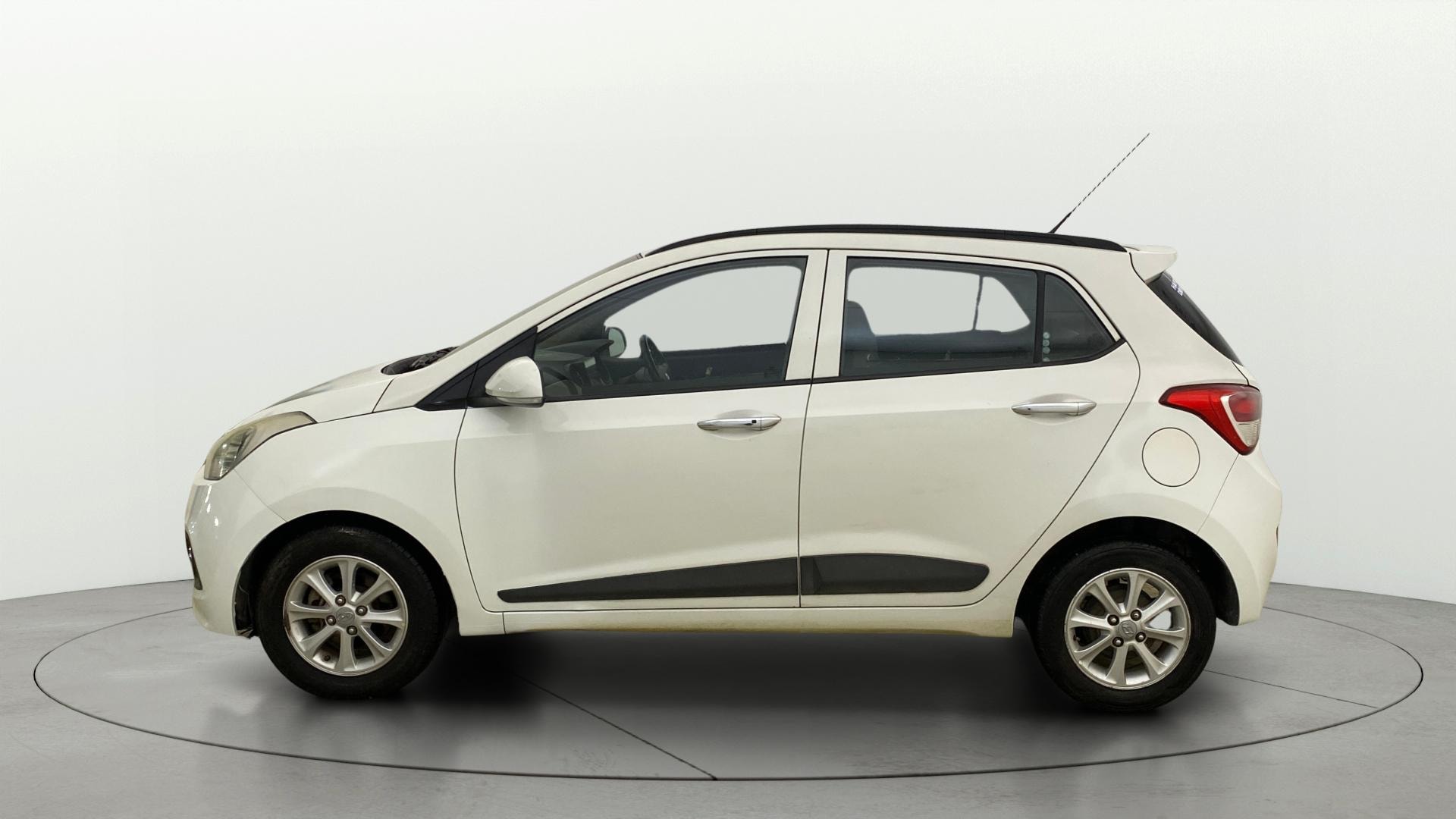 View 2015 Hyundai Grand i10 Asta AT 1.2 Kappa VTVT Image 5 Used 2015 Hyundai Grand i10 Asta AT 1.2 Kappa VTVT Image 5