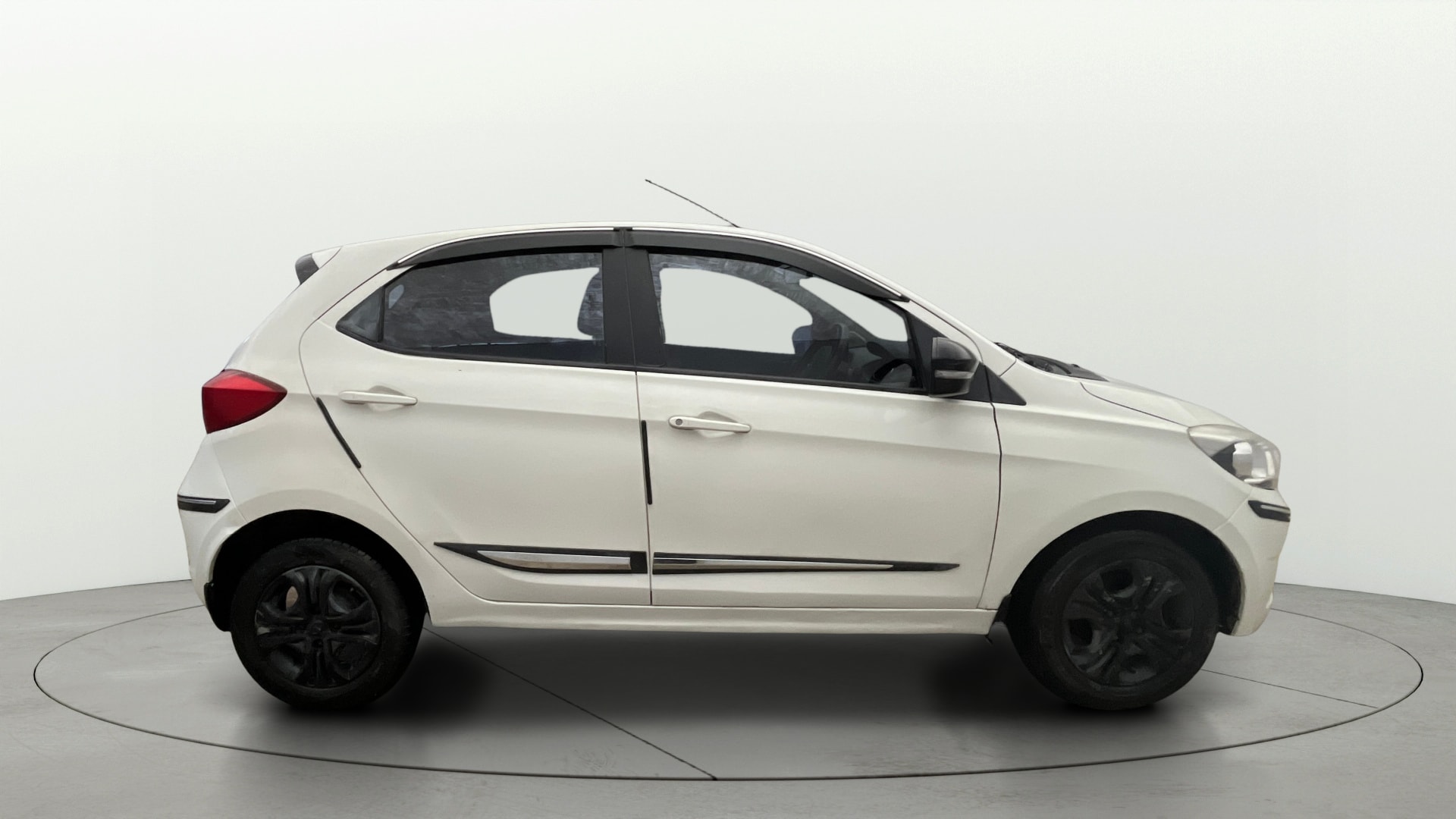 View 2019 Tata Tiago Revotorq XB Image 8 Used 2019 Tata Tiago Revotorq XB Image 8