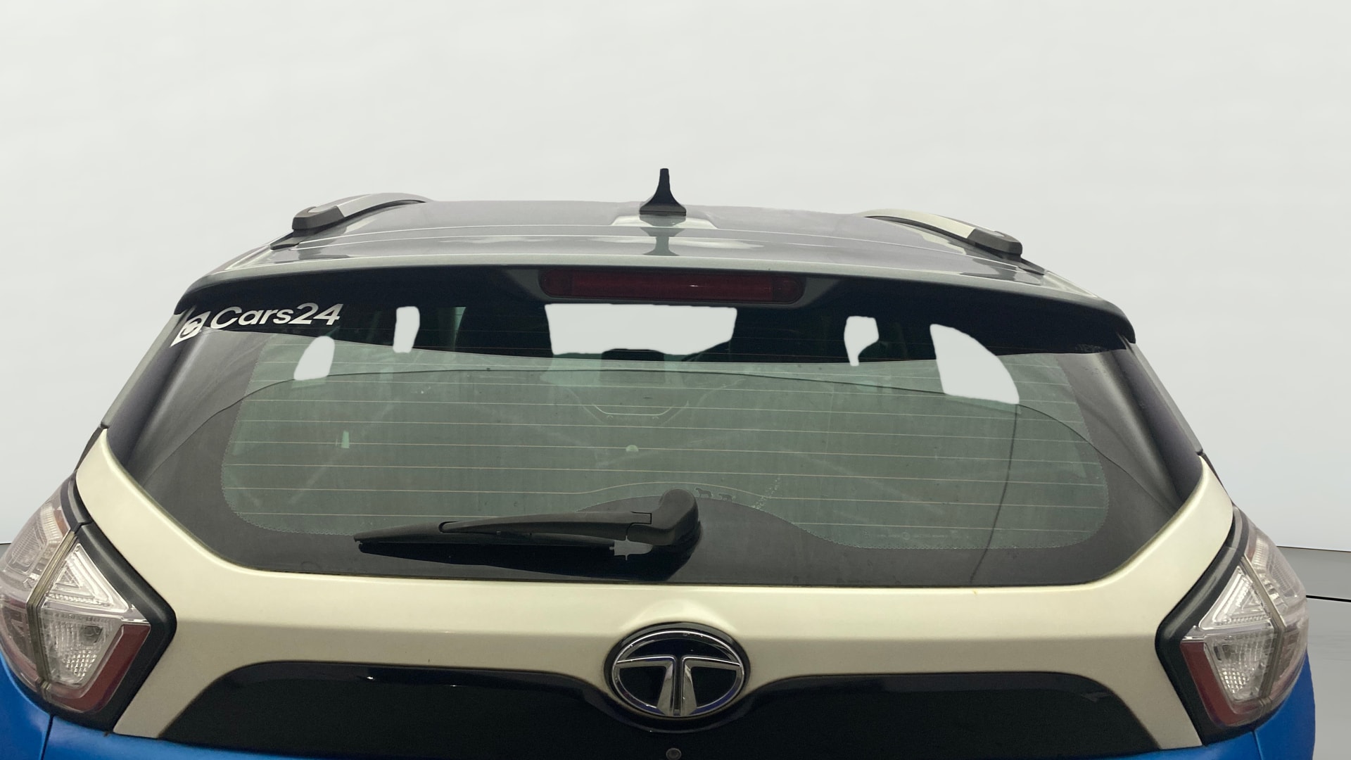 View 2018 Tata Nexon Revotron XE Image 4 Used 2018 Tata Nexon Revotron XE Image 4