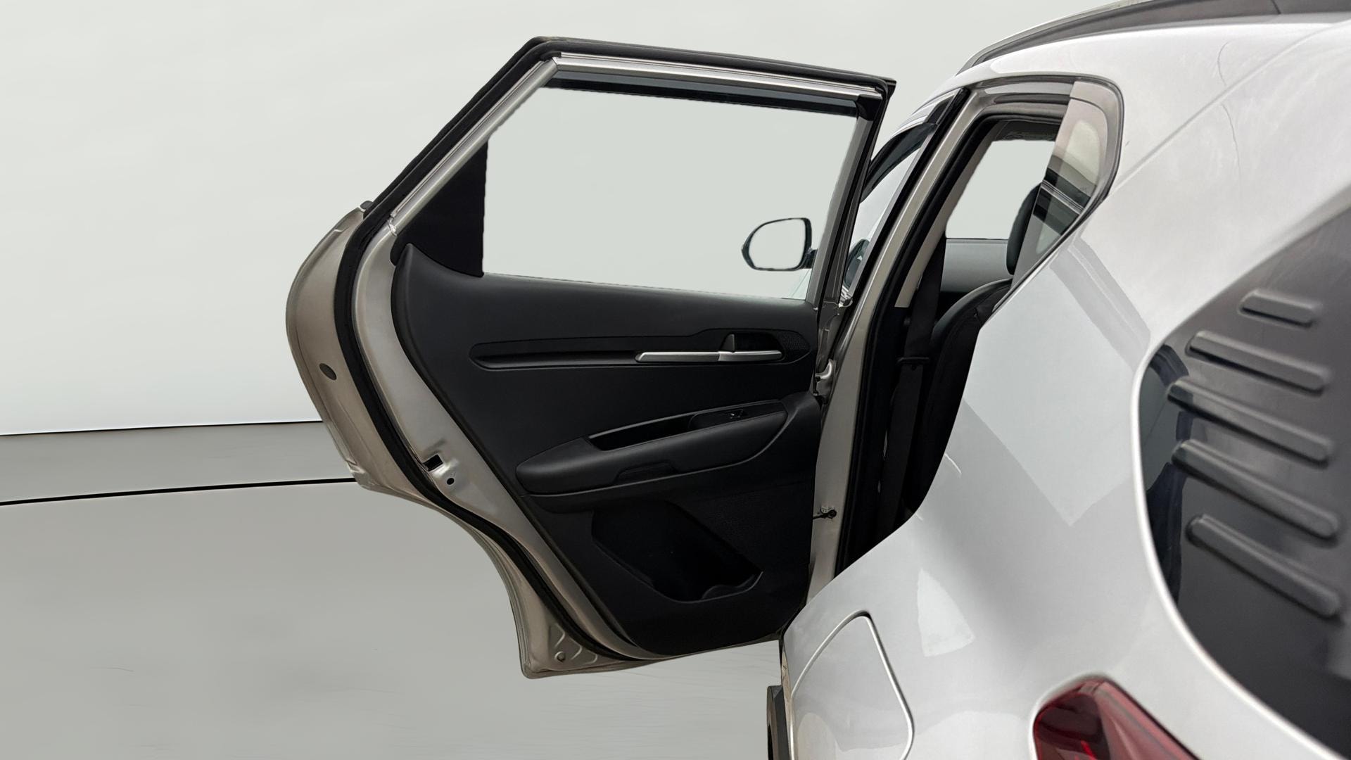View 2023 Kia Sonet HTK Plus Petrol Image 23 Used 2023 Kia Sonet HTK Plus Petrol Image 23
