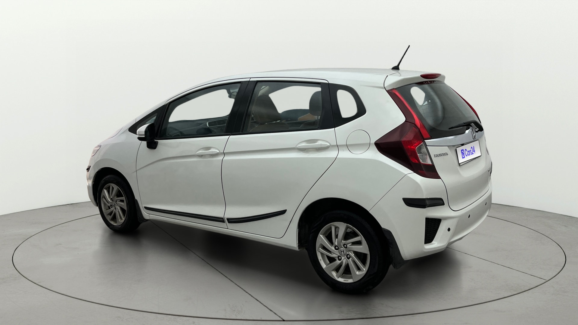 View 2017 Honda Jazz E MT Diesel Image 2 Used 2017 Honda Jazz E MT Diesel Image 2