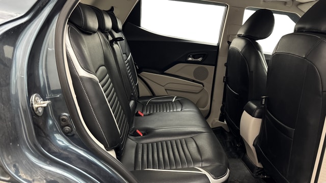 View Mahindra XUV300 Image 29 Used Mahindra XUV300 Image 29