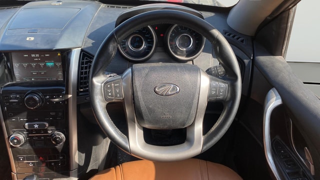 View Mahindra XUV500 Image 14 Used Mahindra XUV500 Image 14