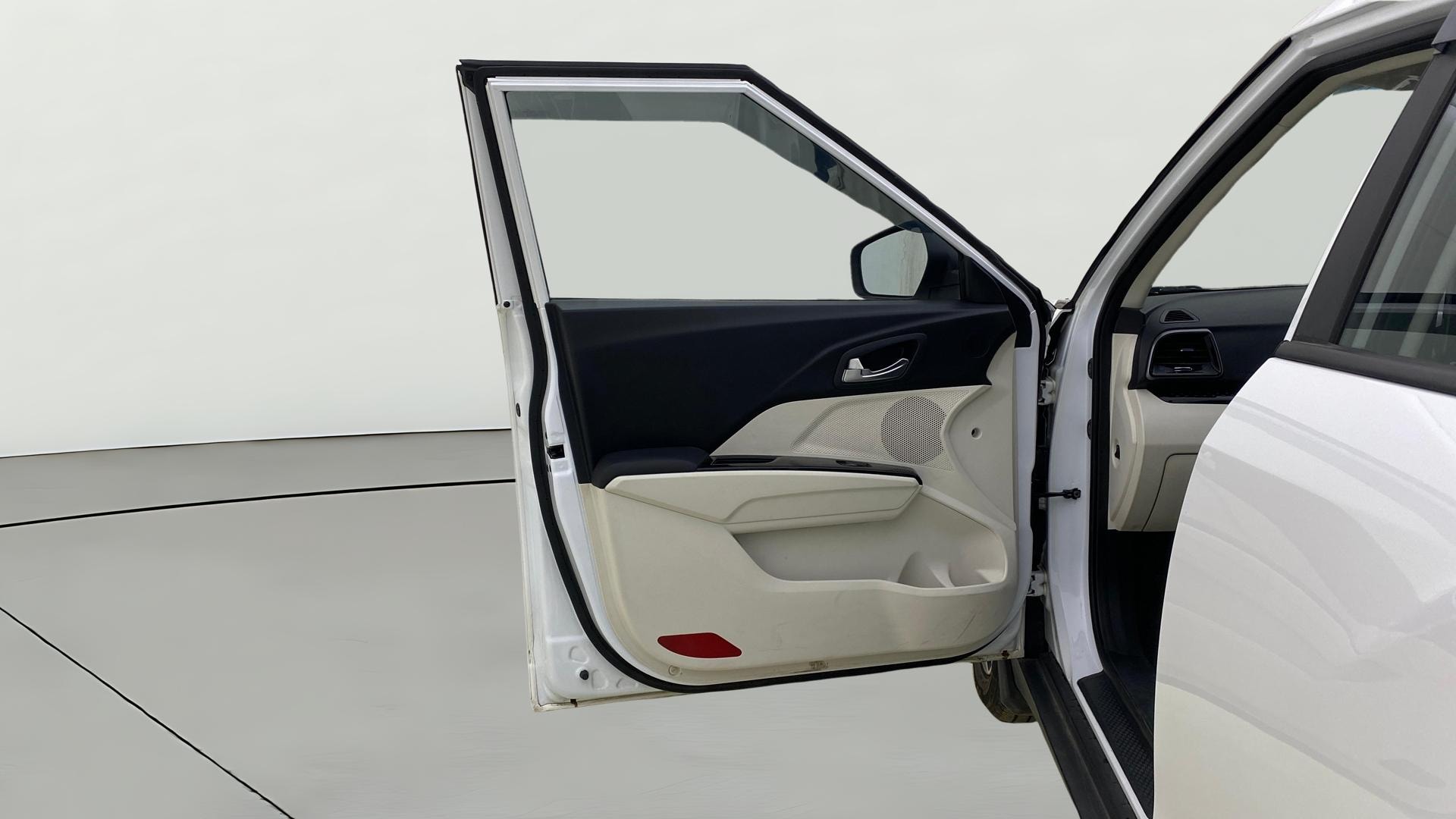 View 2025 Mahindra XUV 3XO AX5L 1.2 TGDi AT Image 33 Used 2025 Mahindra XUV 3XO AX5L 1.2 TGDi AT Image 33