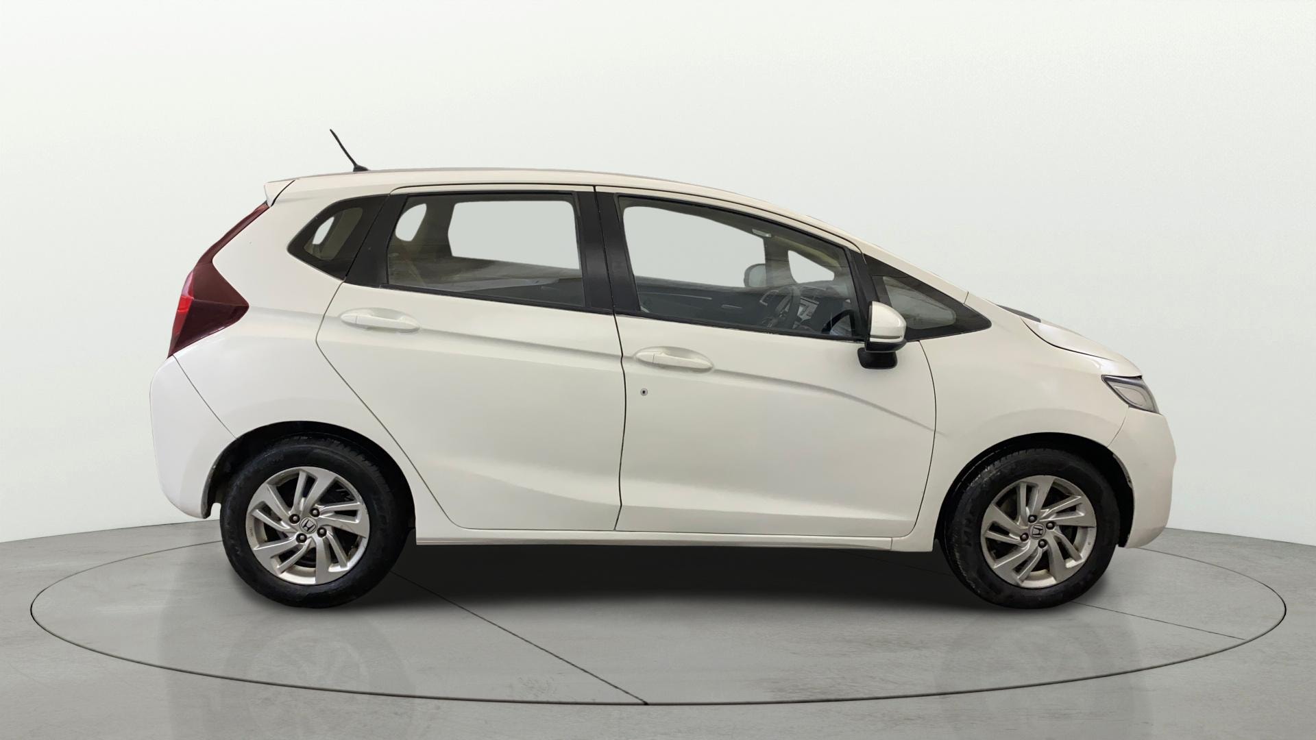 View 2015 Honda Jazz E MT Diesel Image 27 Used 2015 Honda Jazz E MT Diesel Image 27