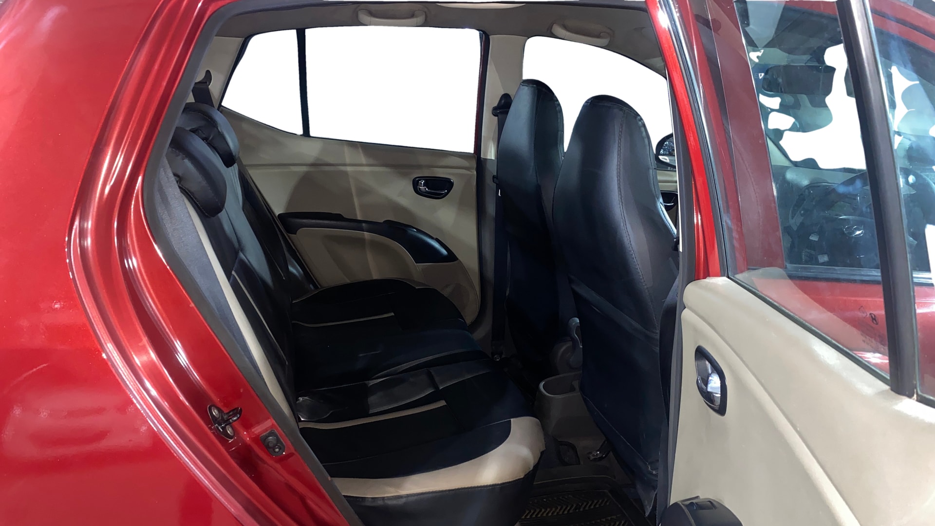 View 2013 Hyundai i10 1.2 Sportz AT Image 29 Used 2013 Hyundai i10 1.2 Sportz AT Image 29