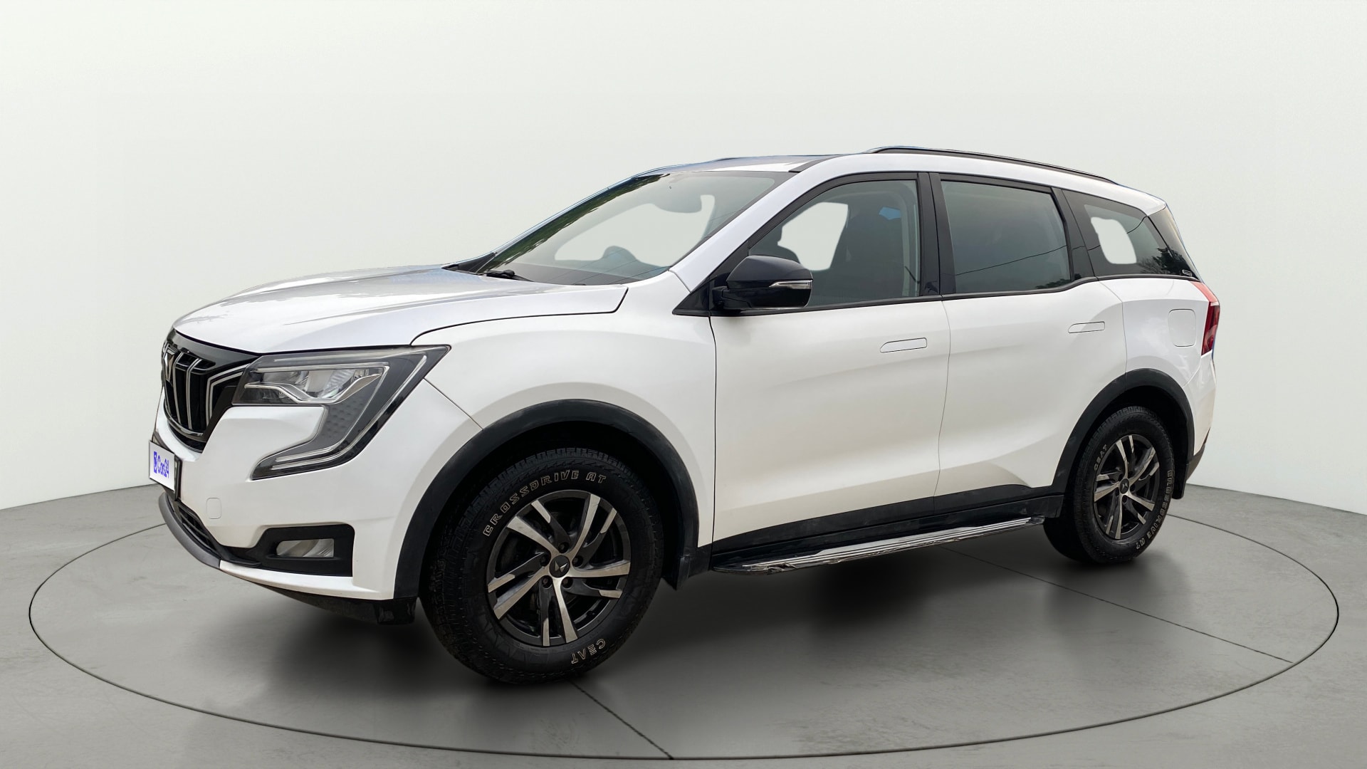 View 2022 Mahindra XUV700 MX Petrol 5 STR Image 36 Used 2022 Mahindra XUV700 MX Petrol 5 STR Image 36