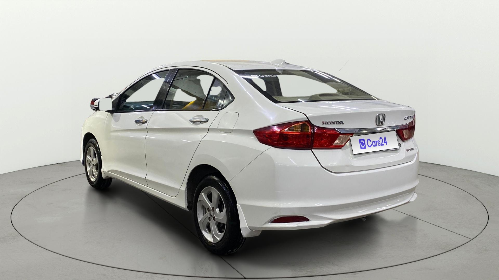 View 2016 Honda City ZX MT Diesel Anniversary Edition Image 2 Used 2016 Honda City ZX MT Diesel Anniversary Edition Image 2
