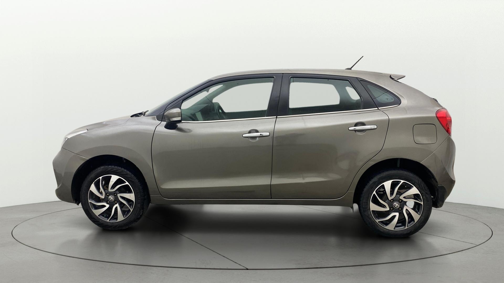 View 2019 Toyota Glanza V CVT Image 5 Used 2019 Toyota Glanza V CVT Image 5
