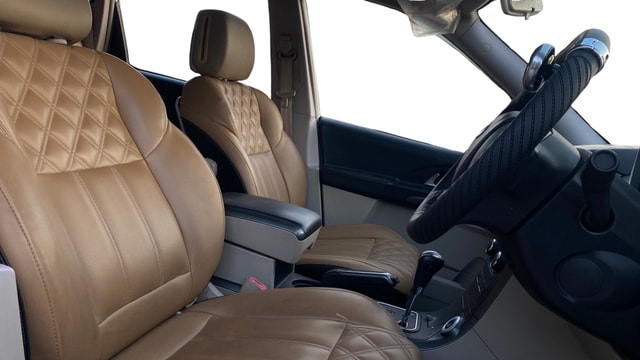 View Mahindra XUV500 Image 28 Used Mahindra XUV500 Image 28