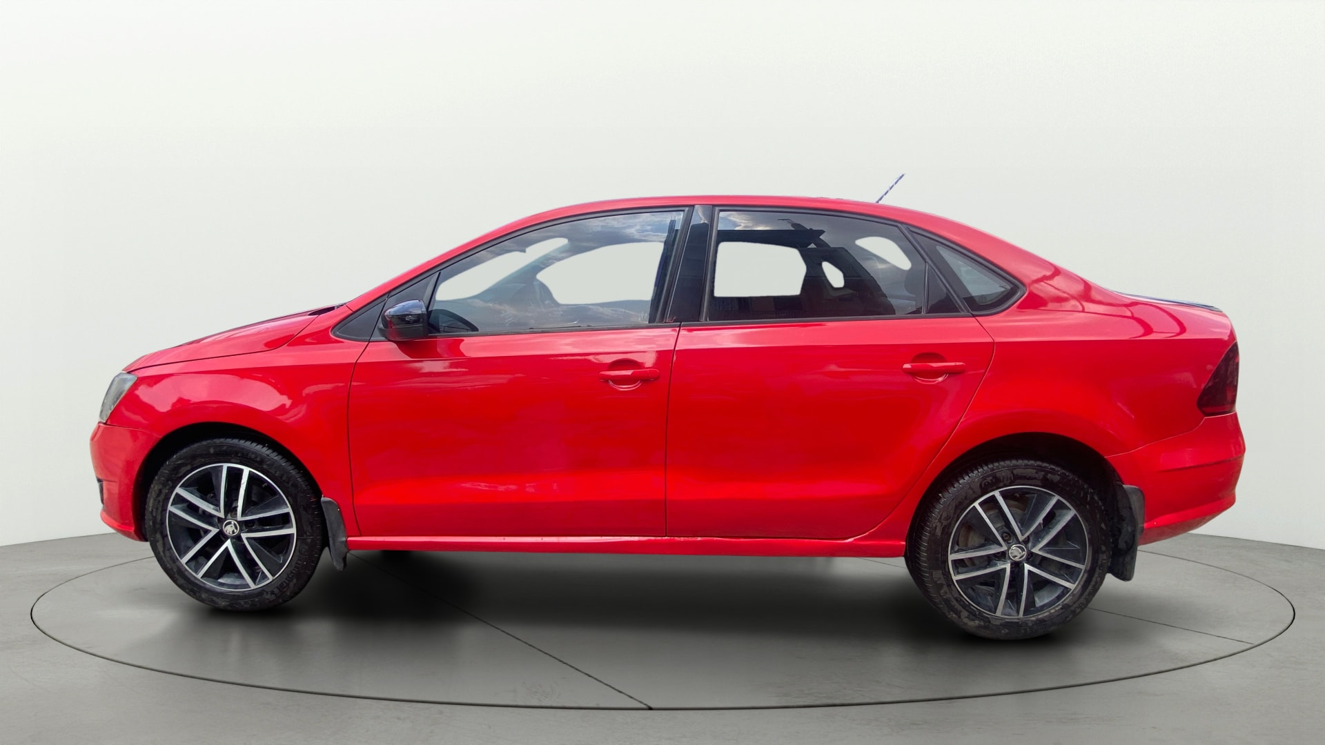 View 2018 Skoda Rapid 1.5 TDI CR Style AT BS IV Image 5 Used 2018 Skoda Rapid 1.5 TDI CR Style AT BS IV Image 5