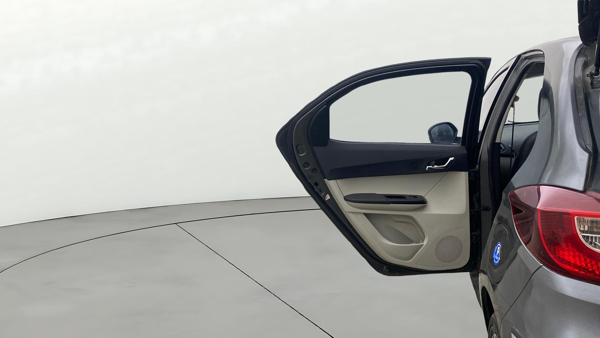 View 2024 Tata Tiago Revotorq XB Image 15 Used 2024 Tata Tiago Revotorq XB Image 15