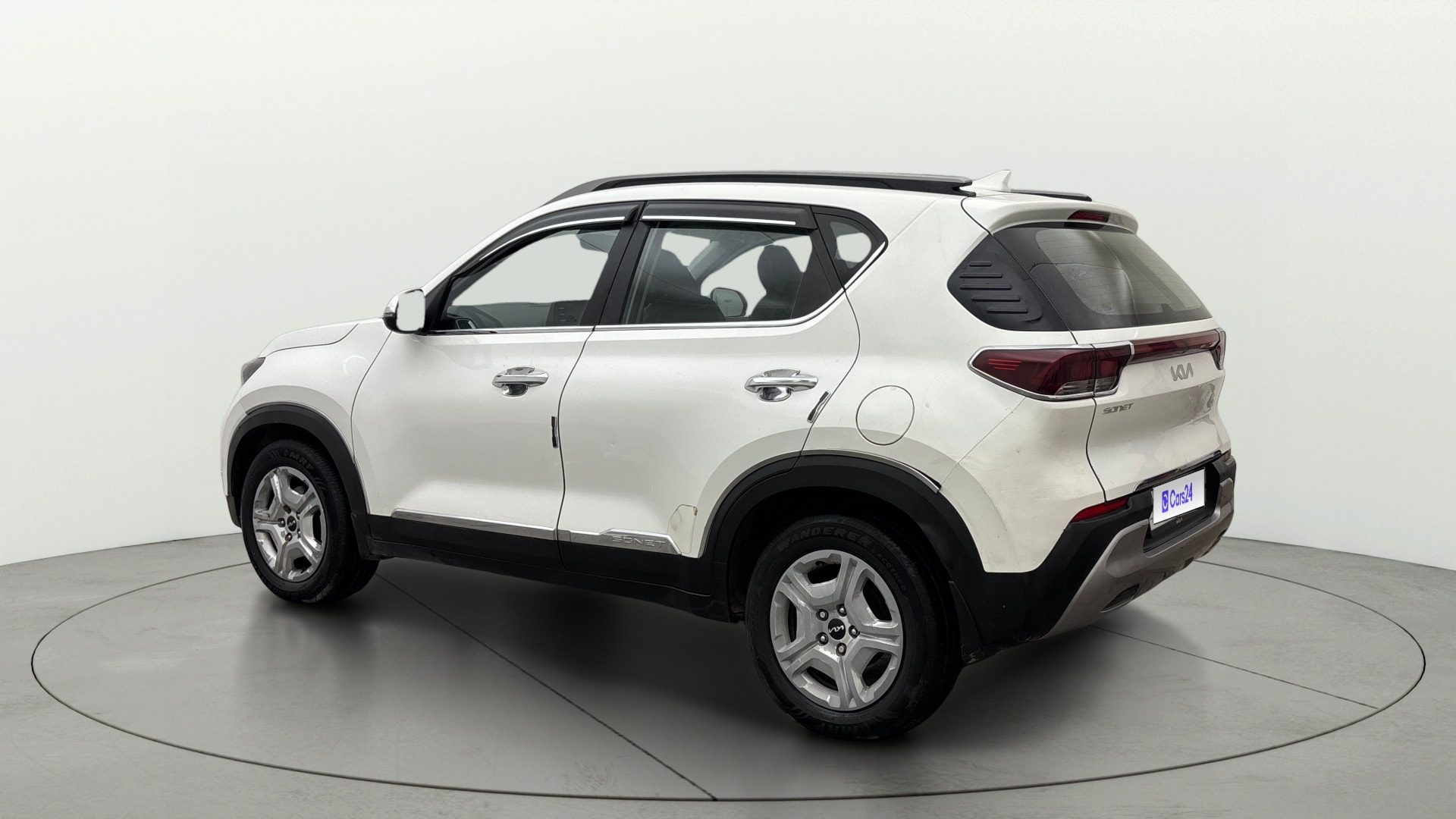View 2022 Kia Sonet HTK Plus Diesel Image 2 Used 2022 Kia Sonet HTK Plus Diesel Image 2