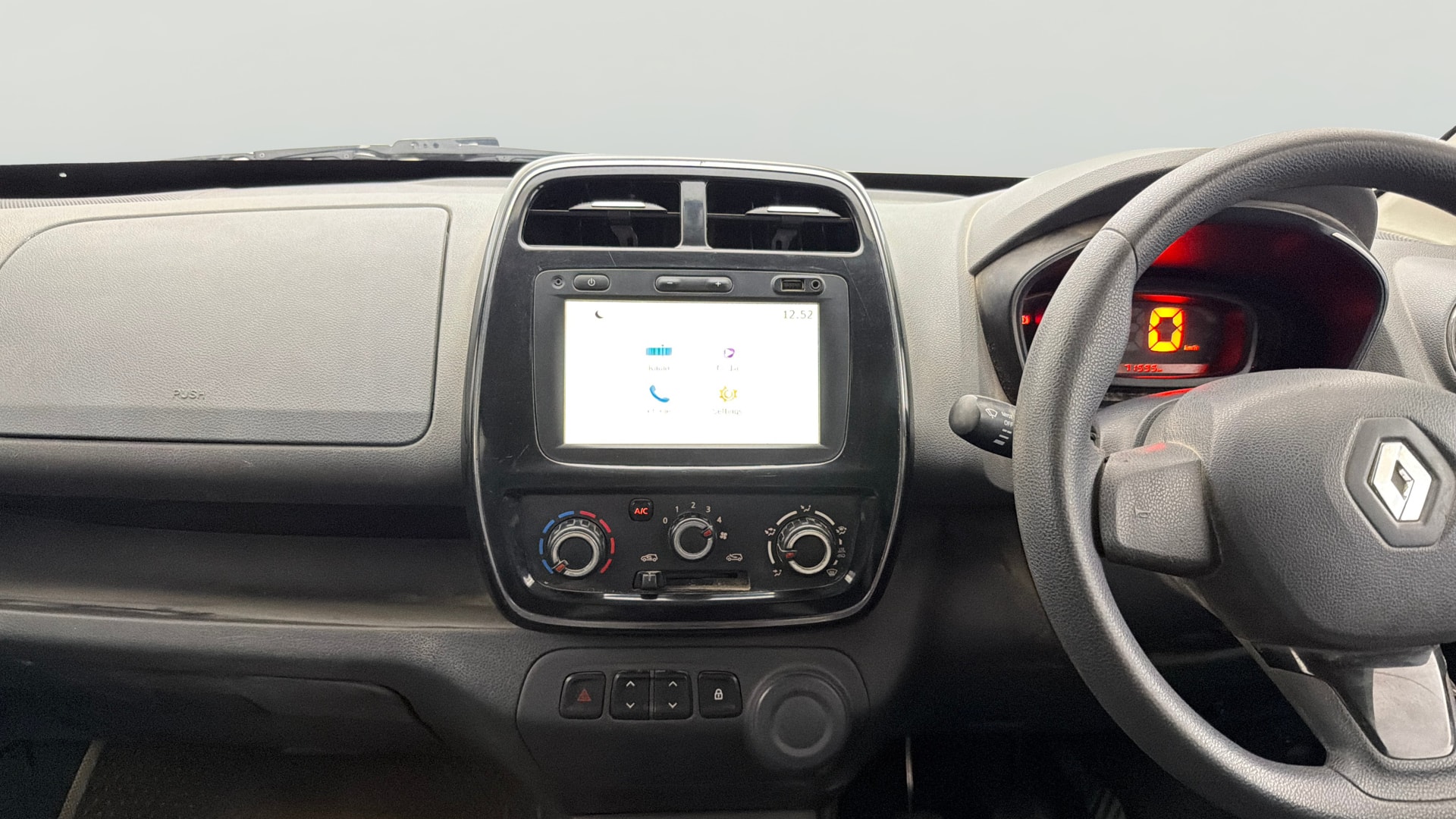 View 2016 Renault Kwid RXT 1.0 Image 17 Used 2016 Renault Kwid RXT 1.0 Image 17