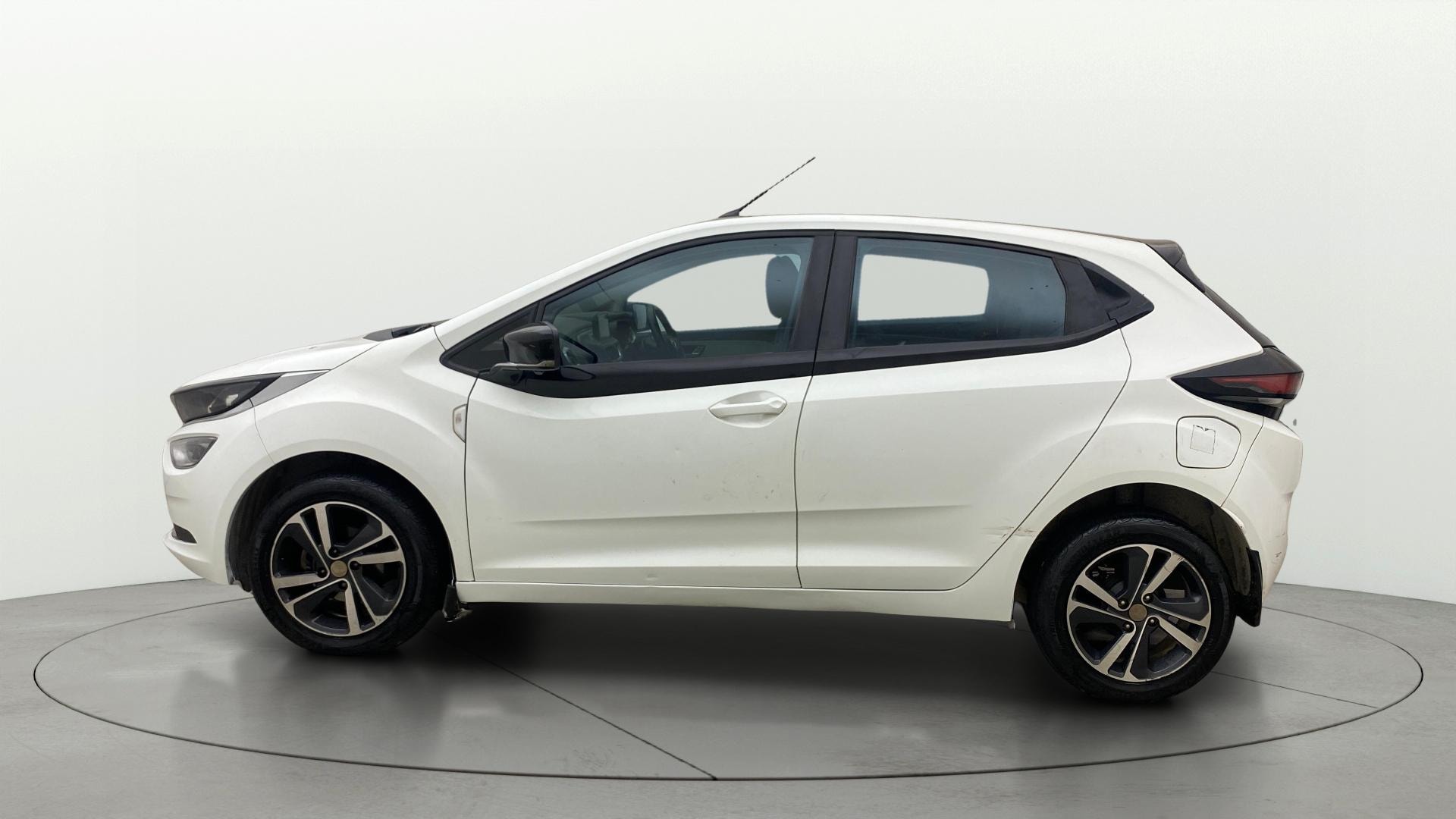 View 2022 Tata Altroz XZ Petrol Image 5 Used 2022 Tata Altroz XZ Petrol Image 5