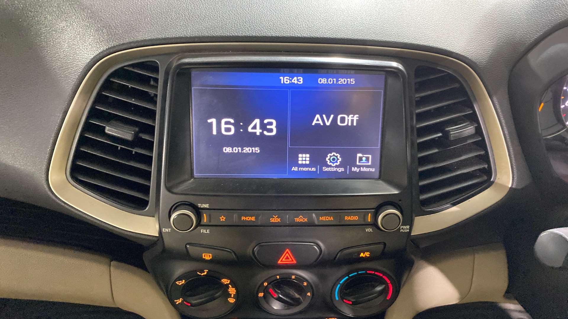 View 2019 Hyundai New Santro D-Lite Petrol Image 17 Used 2019 Hyundai New Santro D-Lite Petrol Image 17