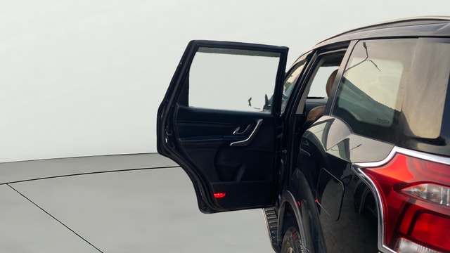 View Mahindra XUV500 Image 16 Used Mahindra XUV500 Image 16
