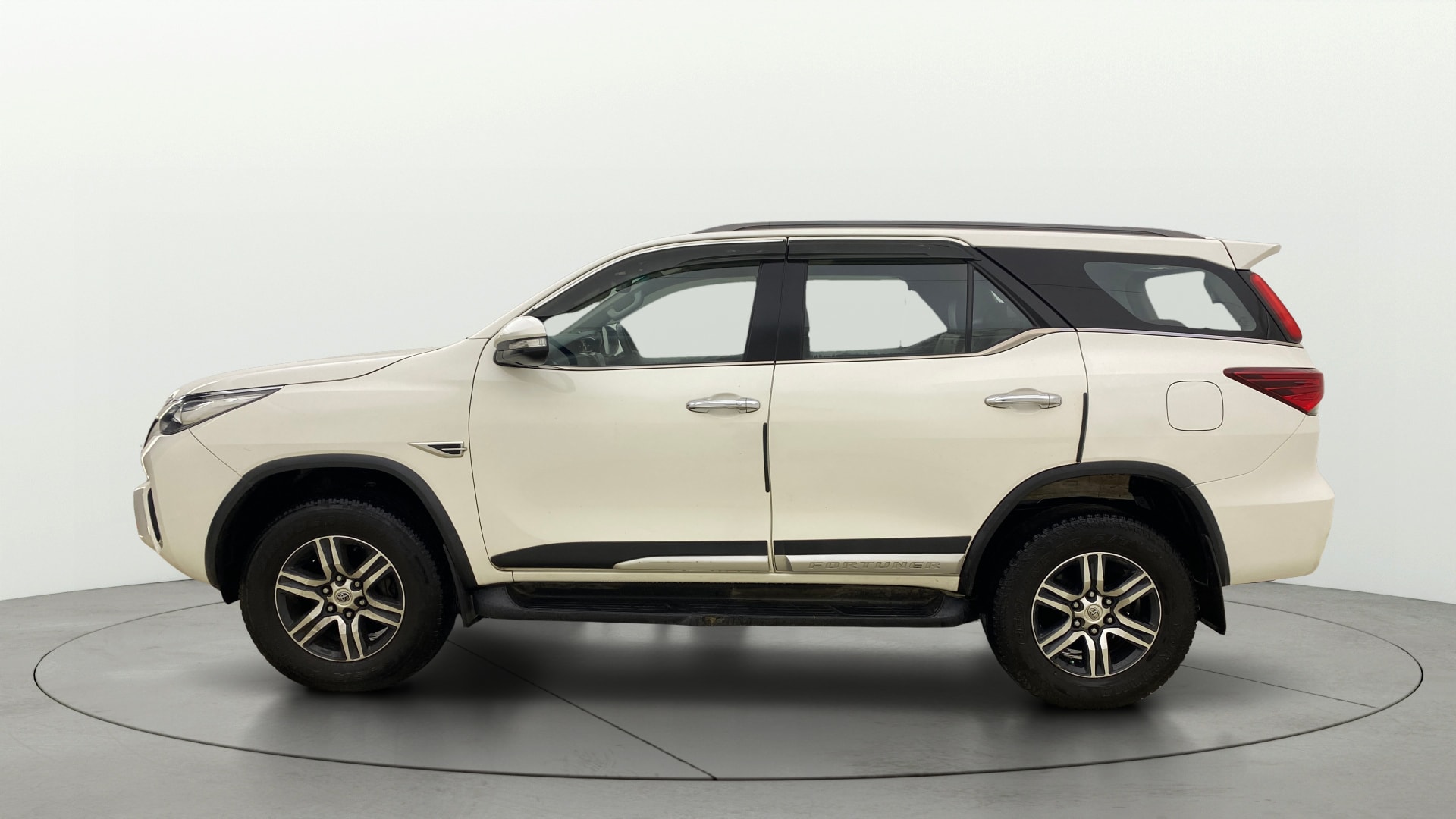 View 2017 Toyota Fortuner 2.8 4X2 MT Image 28 Used 2017 Toyota Fortuner 2.8 4X2 MT Image 28