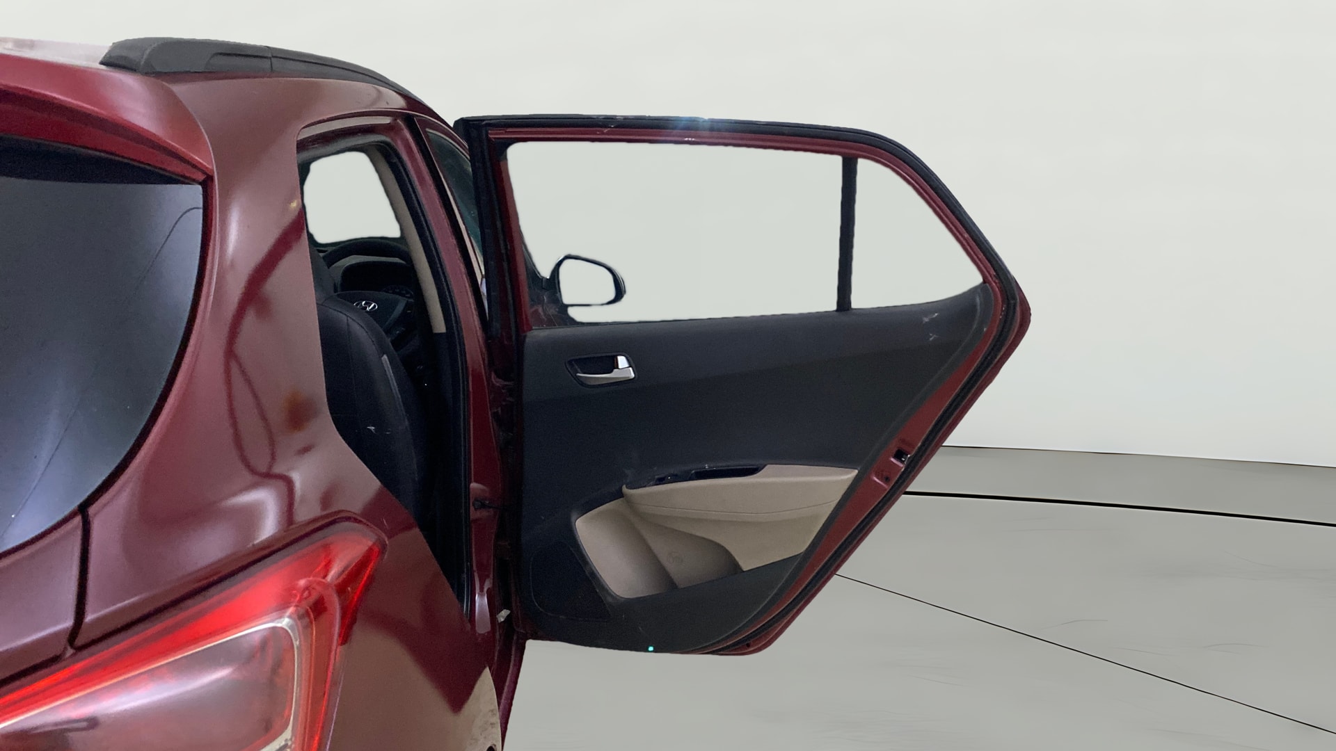 View 2015 Hyundai Grand i10 Asta AT 1.2 Kappa VTVT Image 7 Used 2015 Hyundai Grand i10 Asta AT 1.2 Kappa VTVT Image 7