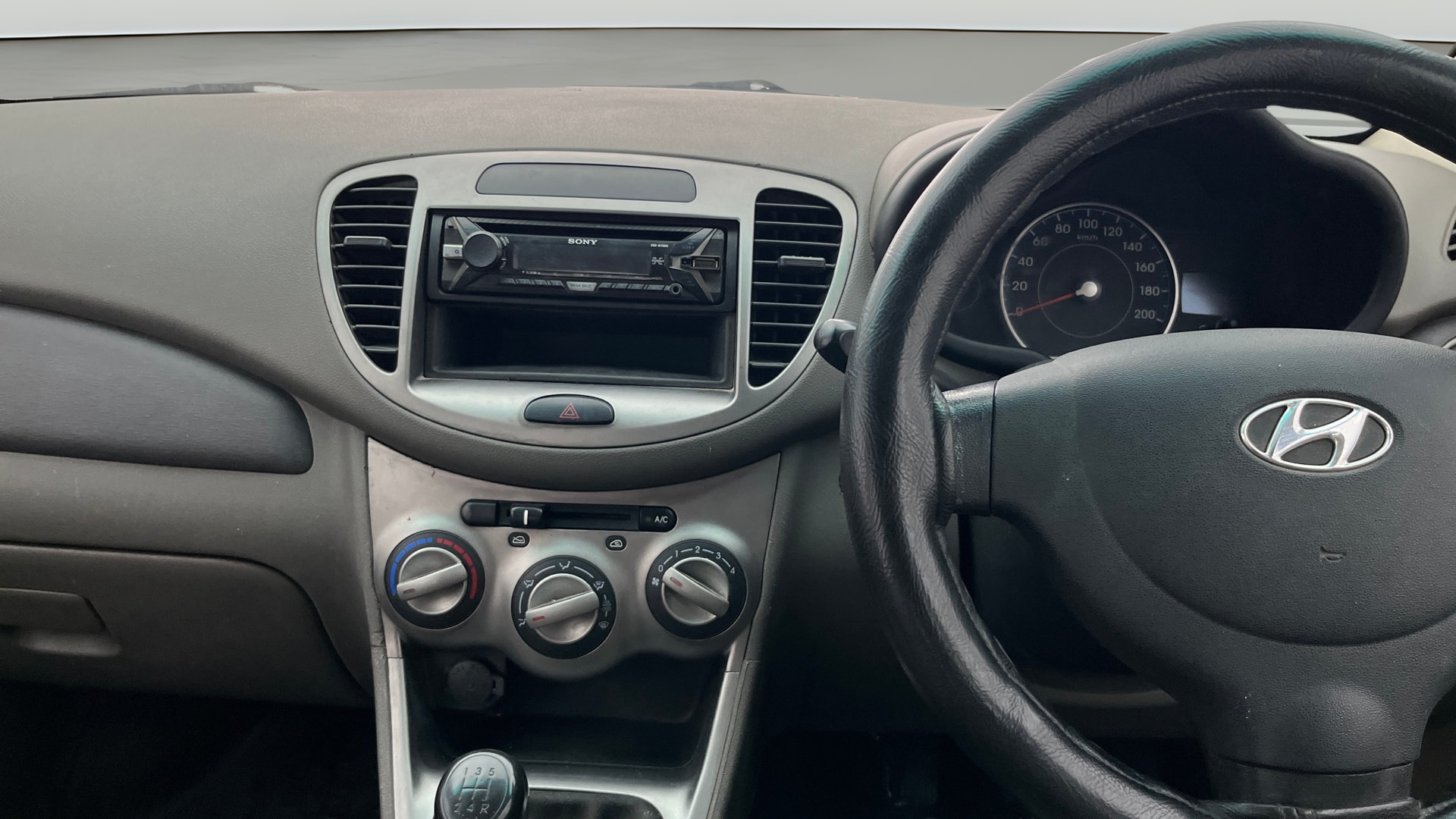 View 2015 Hyundai i10 1.1 Magna Image 17 Used 2015 Hyundai i10 1.1 Magna Image 17
