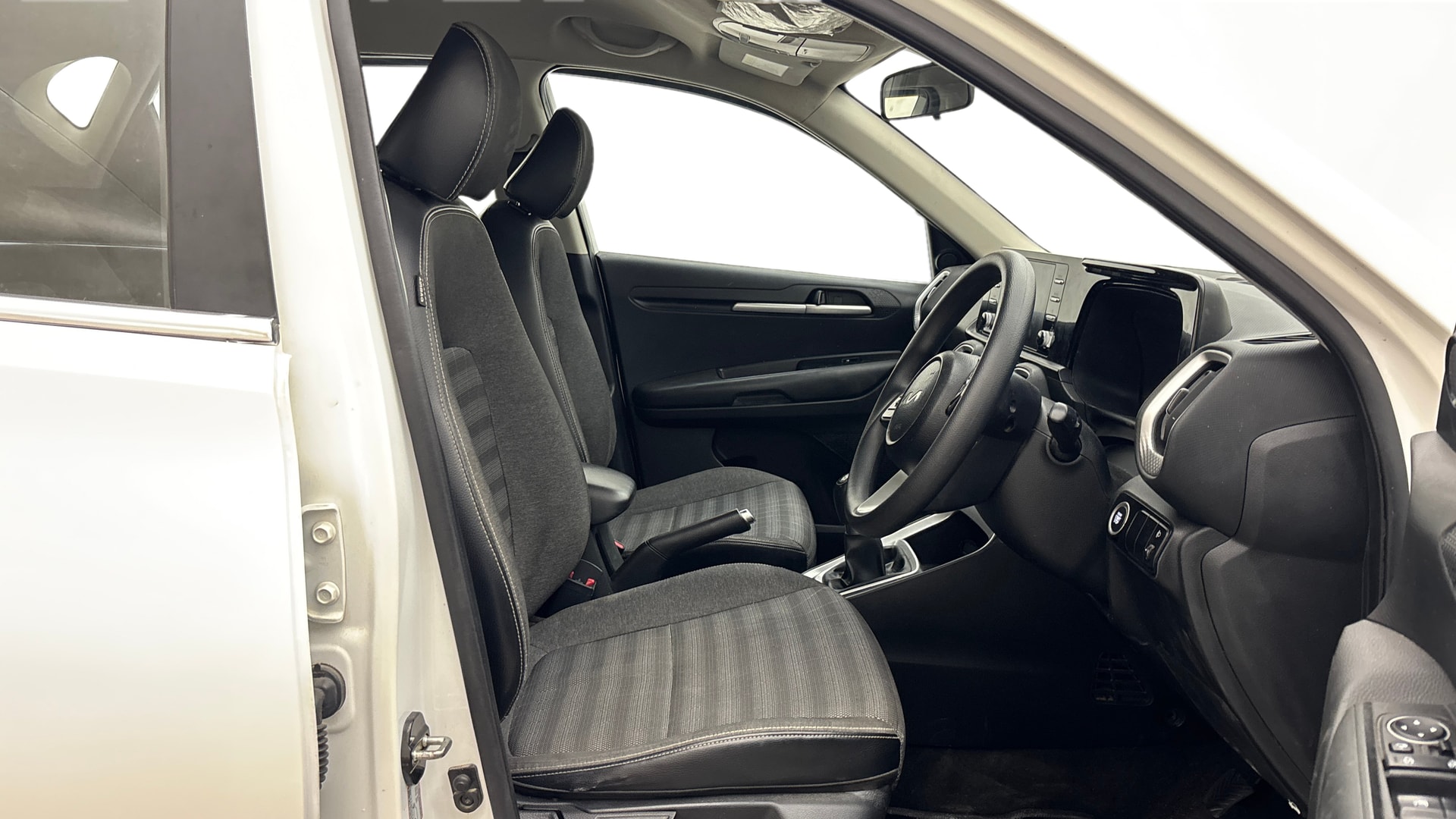 View 2022 Kia Sonet HTK Plus Diesel Image 26 Used 2022 Kia Sonet HTK Plus Diesel Image 26