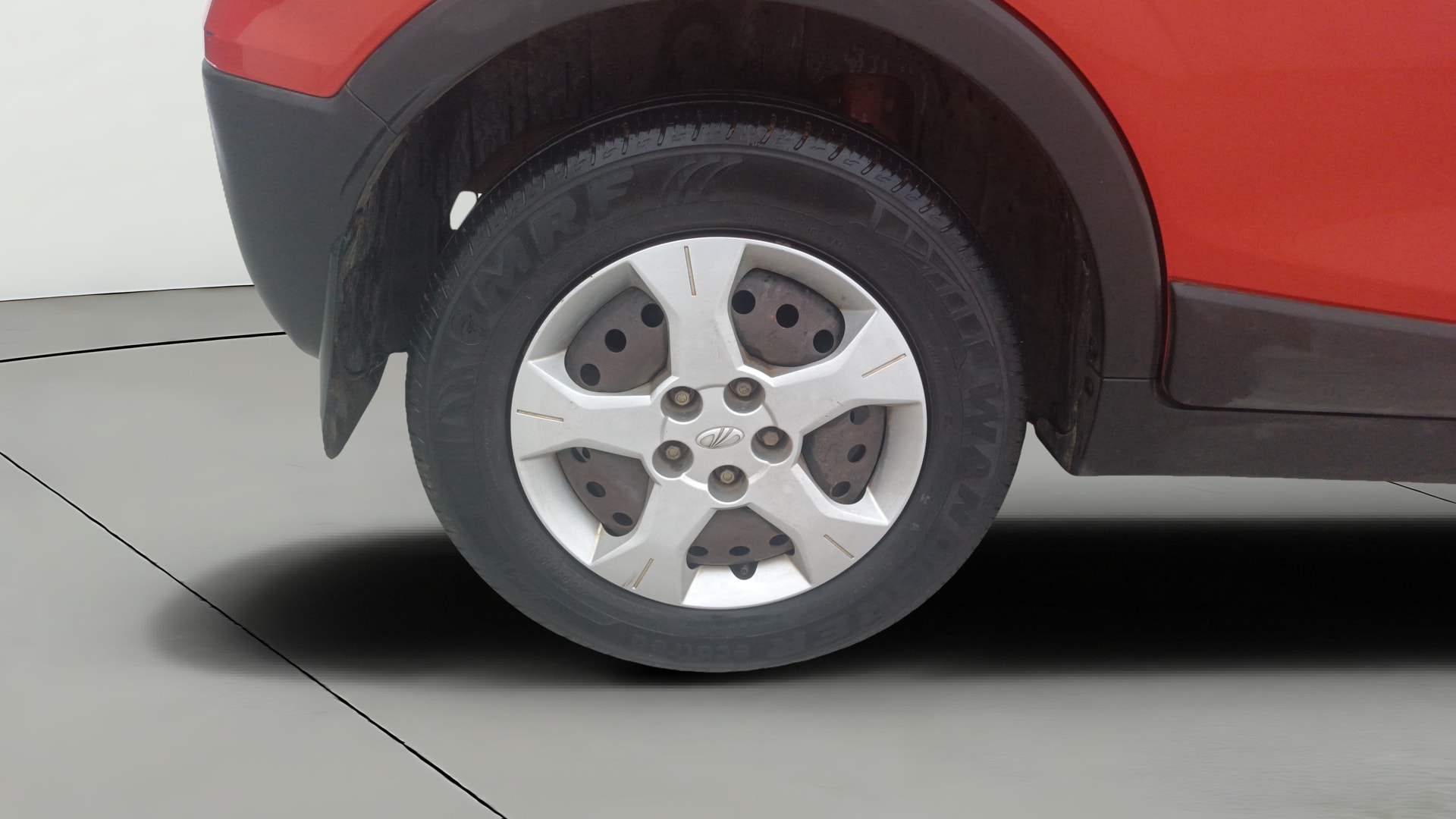 View 2019 Mahindra XUV300 W4 Petrol BS IV Image 23 Used 2019 Mahindra XUV300 W4 Petrol BS IV Image 23