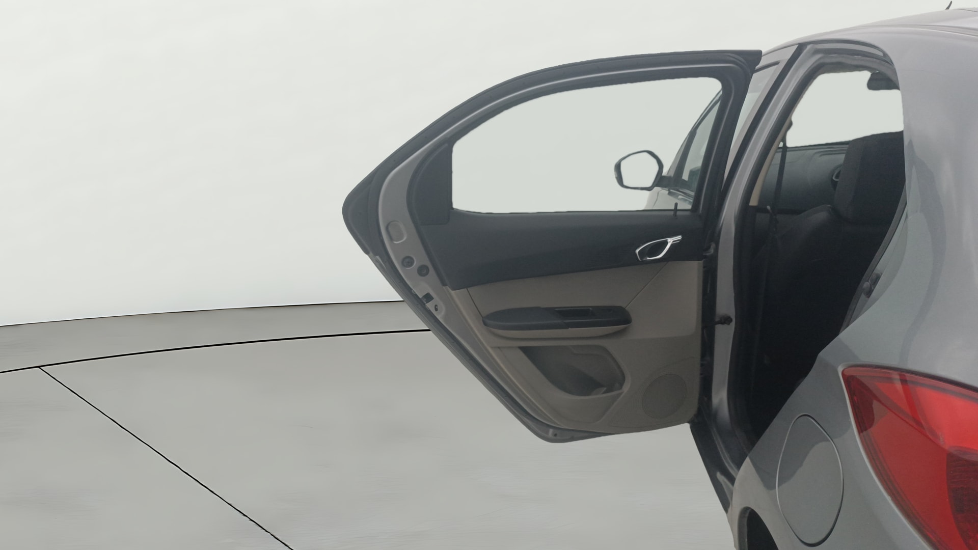 View 2019 Tata Tiago Revotorq XB Image 22 Used 2019 Tata Tiago Revotorq XB Image 22