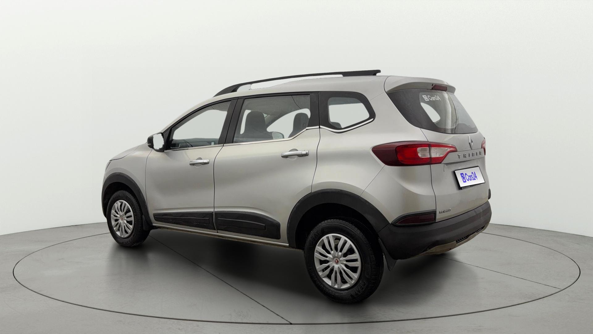 View 2023 Renault Triber RXT Image 2 Used 2023 Renault Triber RXT Image 2