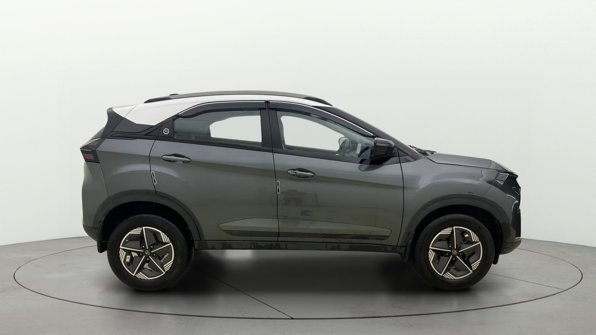 View 2023 Tata Nexon Revotron XE Image 9 Used 2023 Tata Nexon Revotron XE Image 9