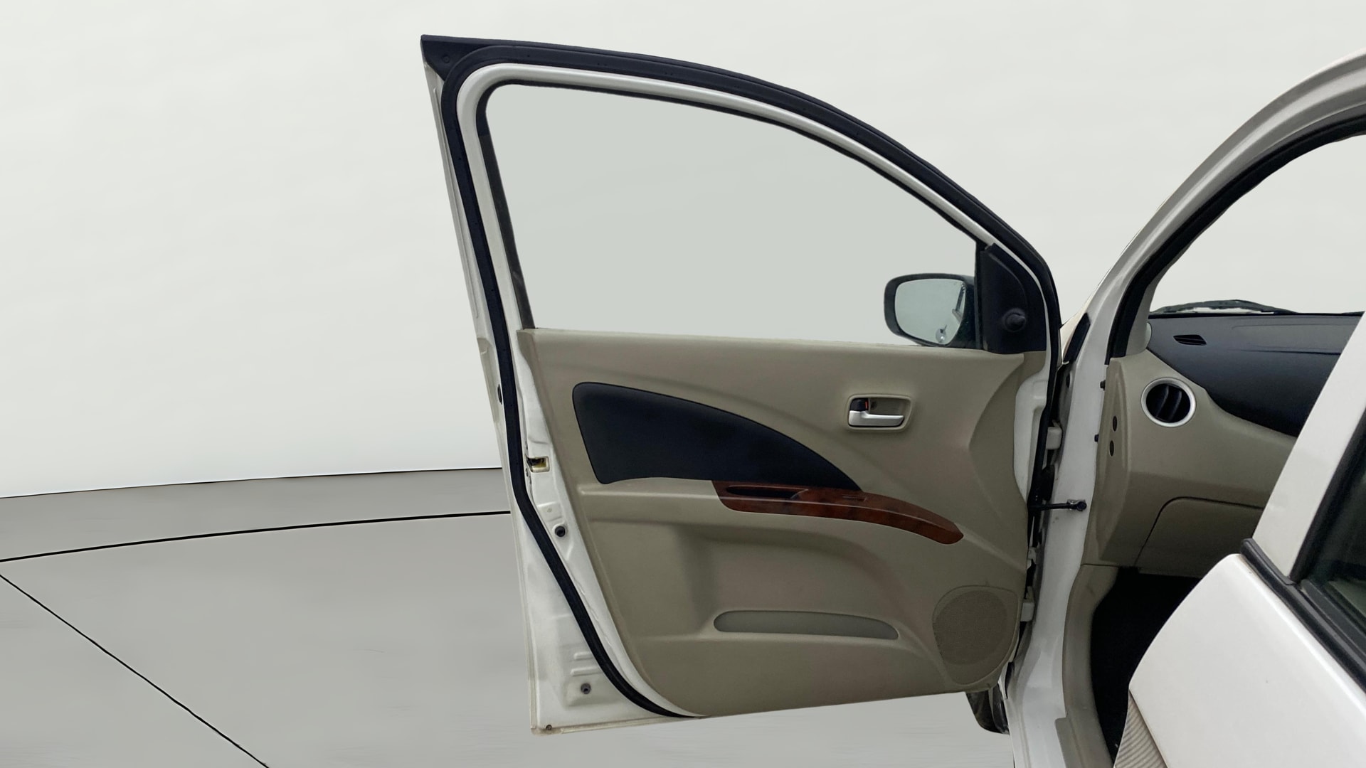 View 2017 Maruti Suzuki 1000 Base Variant Image 30 Used 2017 Maruti Suzuki 1000 Base Variant Image 30
