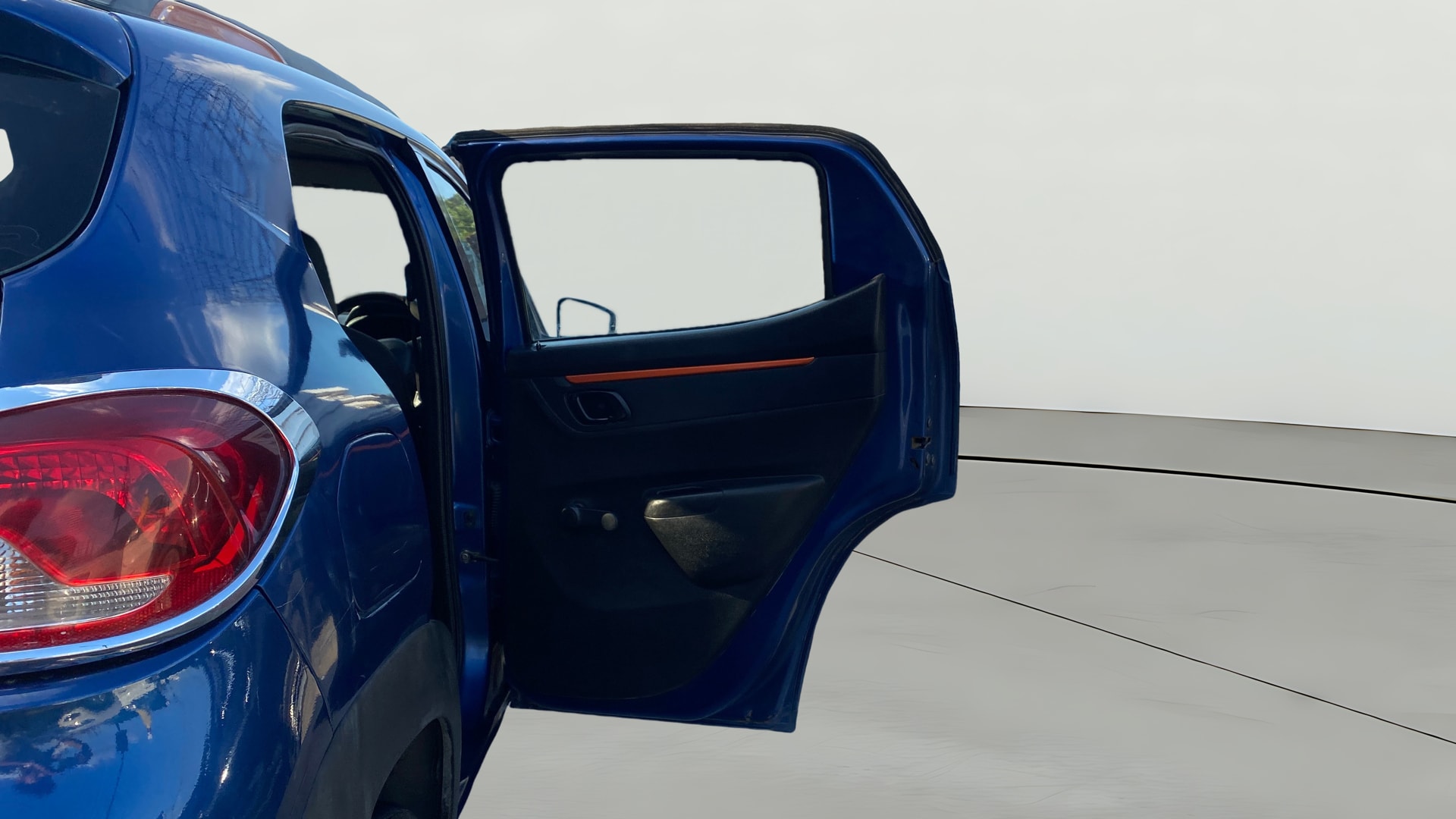 View 2019 Renault Kwid RXT 1.0 Driver Airbag Option Image 7 Used 2019 Renault Kwid RXT 1.0 Driver Airbag Option Image 7