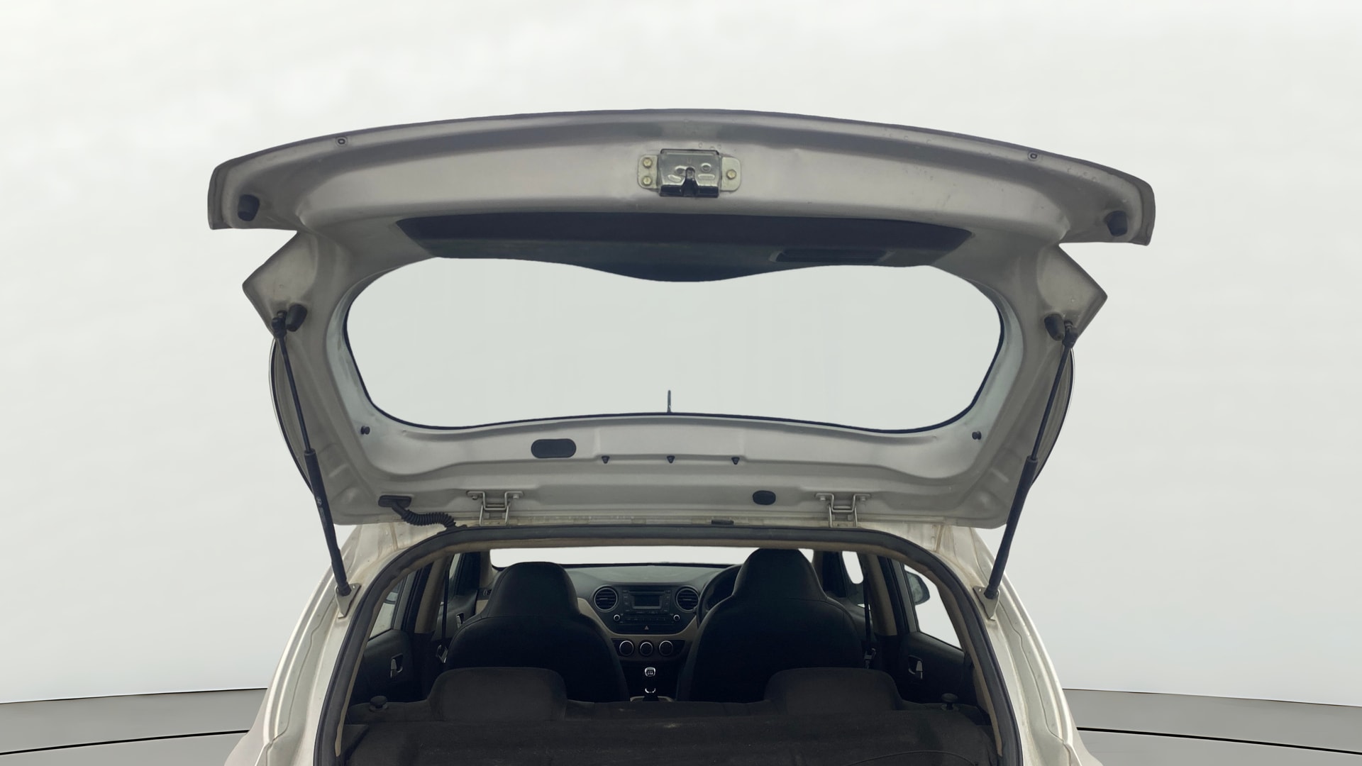 View 2014 Hyundai Grand i10 Sportz 1.2 Kappa Image 16 Used 2014 Hyundai Grand i10 Sportz 1.2 Kappa Image 16